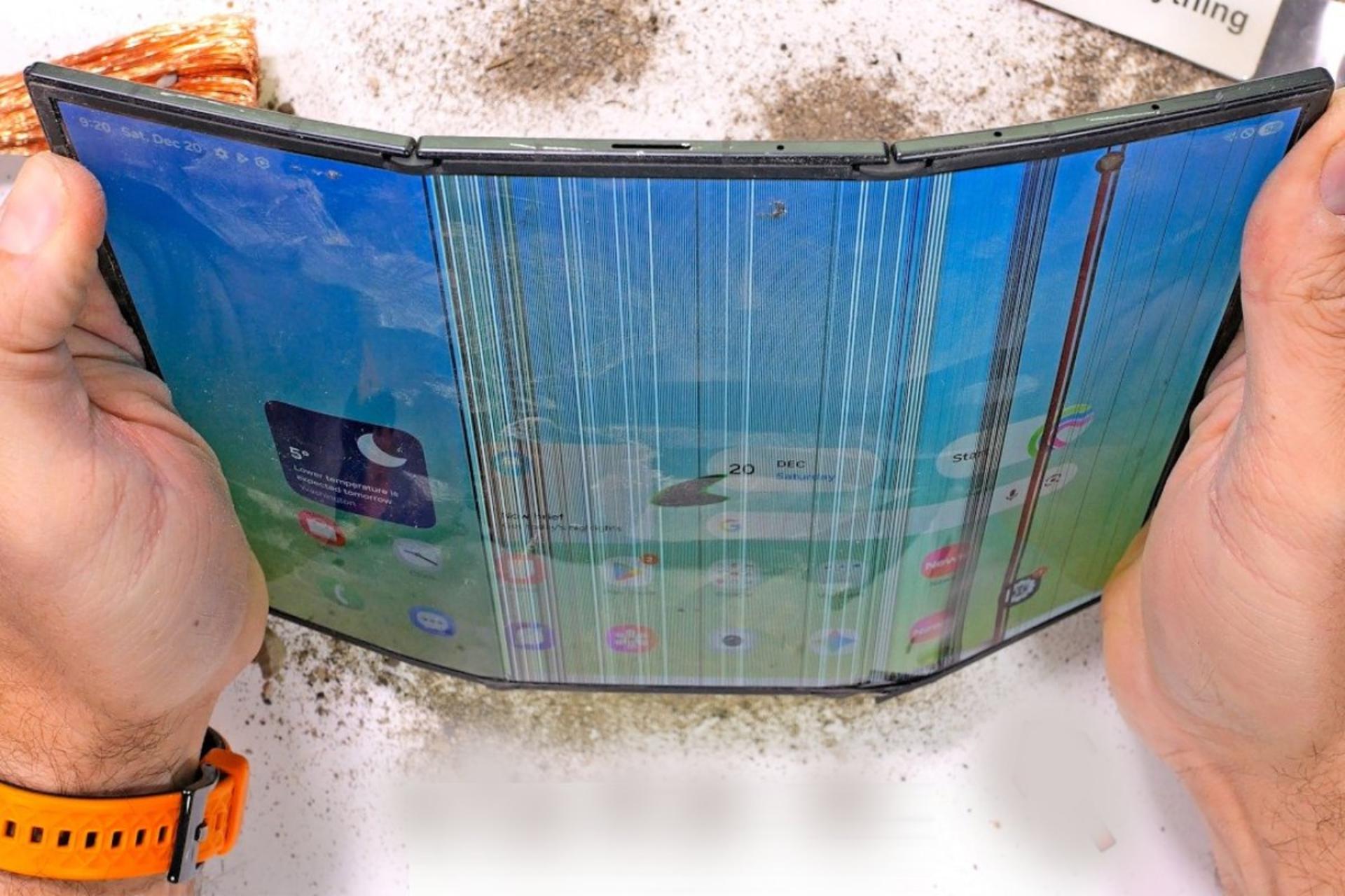 تست شکنجه گلکسی زد ترای‌فولد؛ گوشی جدید سامسونگ درهم‌شکست