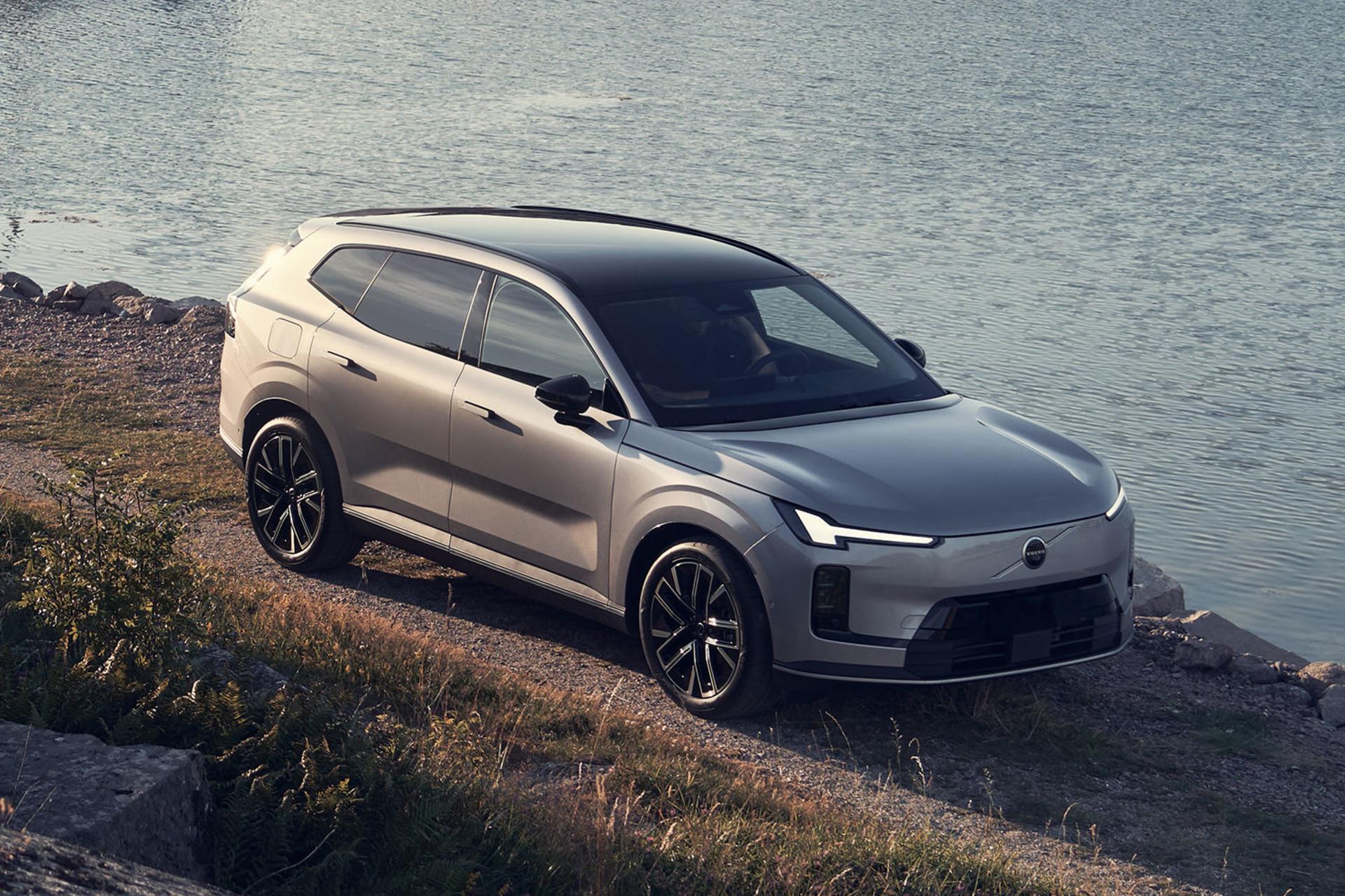 خودرو ولوو Volvo XC70 2025 نمای جانبی و سقف