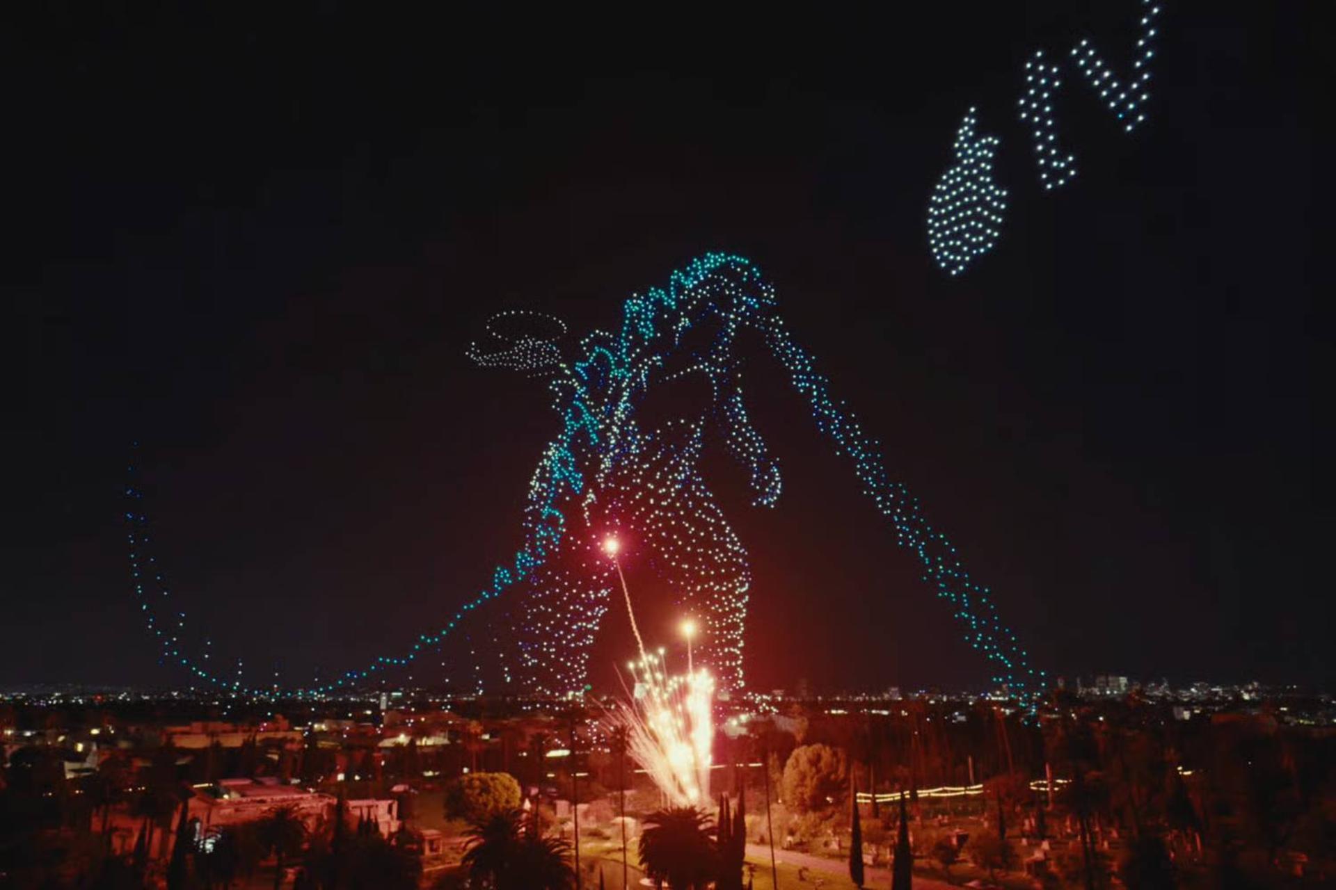 پرواز ۳۰۰۰ پهپاد در آسمان برای نمایشی خیره‌کننده؛ اپل رکورد تازه‌ای ثبت کرد