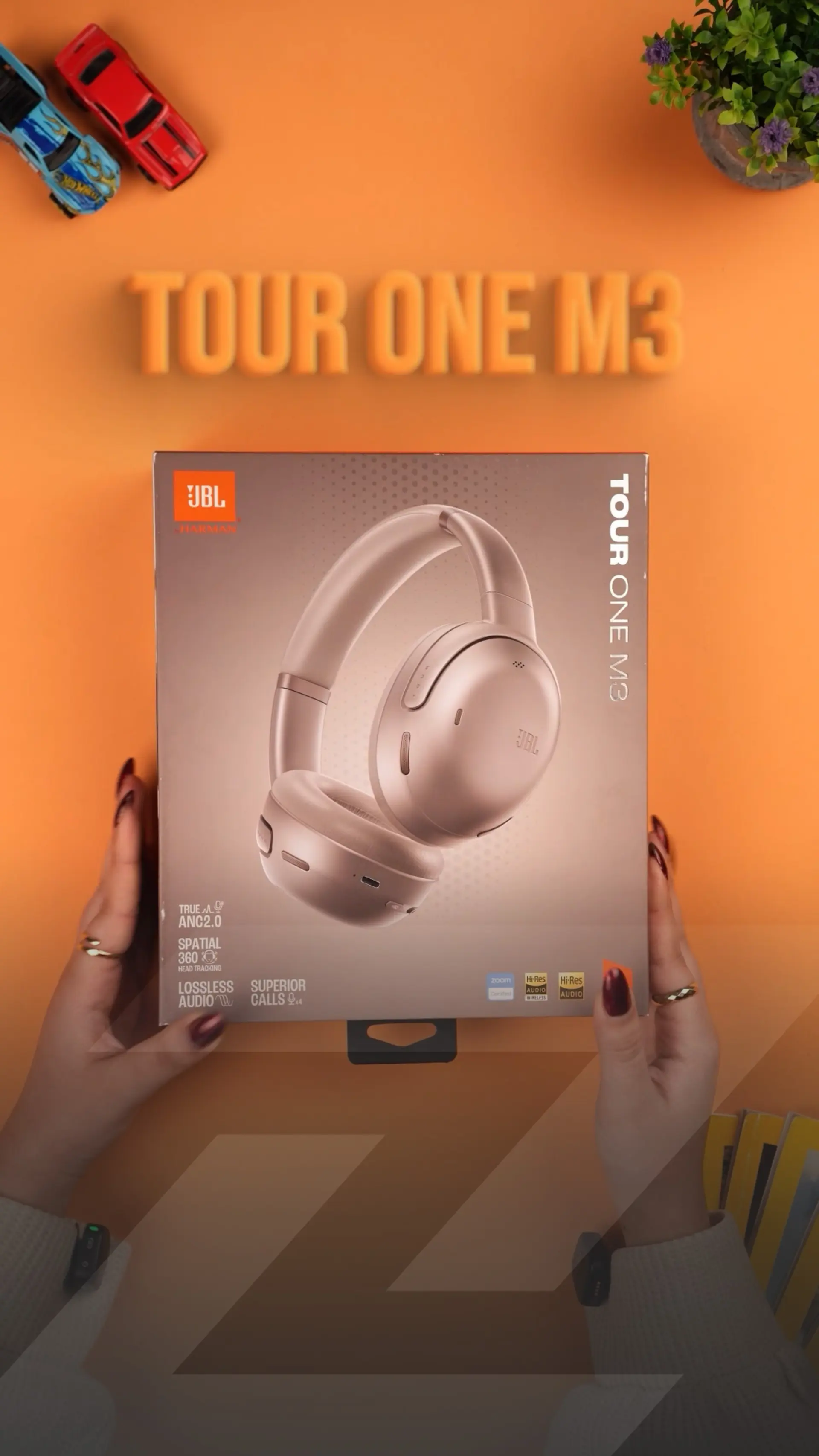 جعبه‌گشایی هدفون JBL Tour One M3