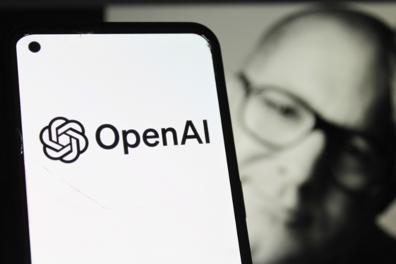 عصر جدید گوشی‌ها؛ از موبایل اختصاصی OpenAI چه چیزهایی می‌دانیم؟