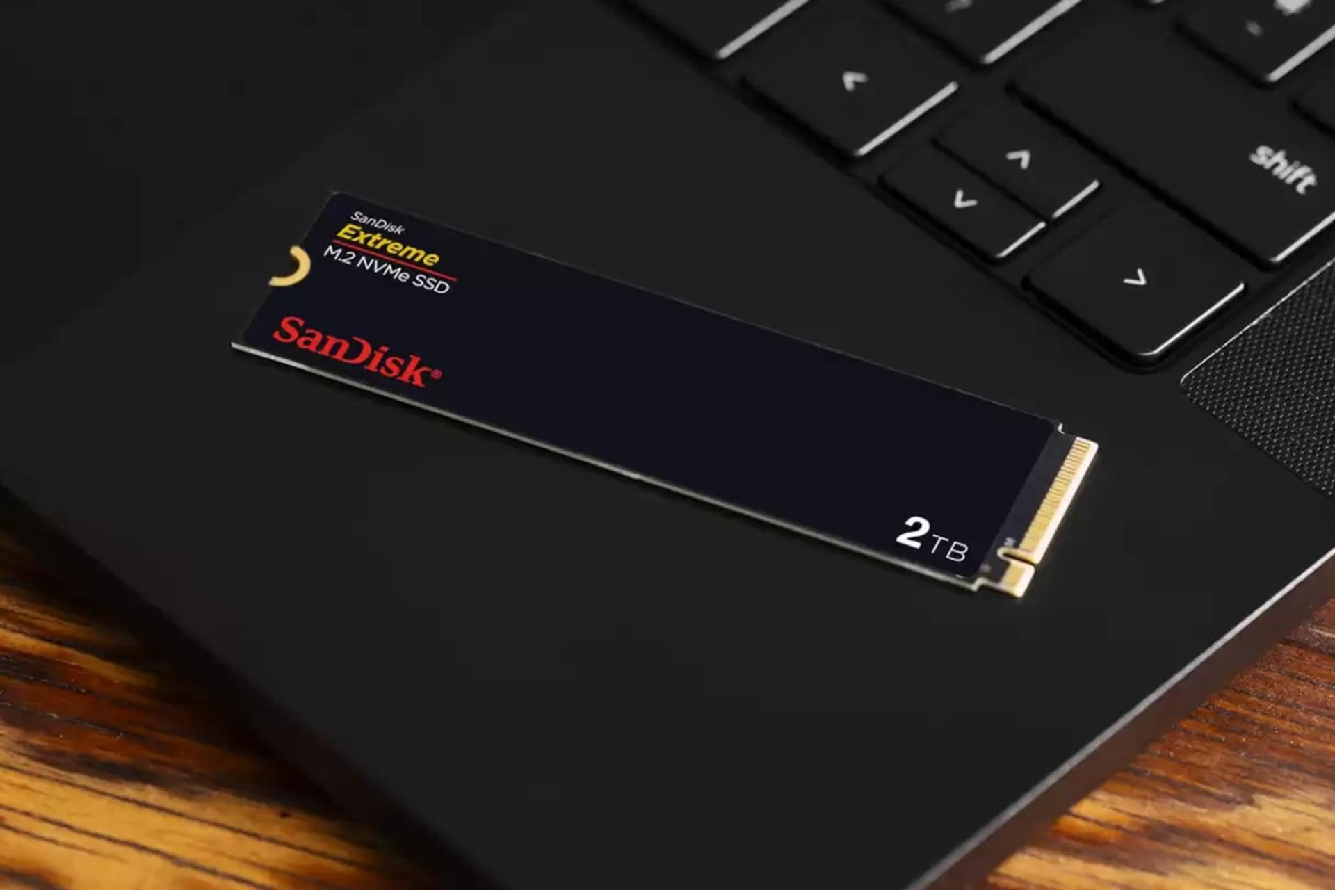 اس اس دی سن دیسک SanDisk Extreme NVMe M.2 2TB روی لپ تاپ