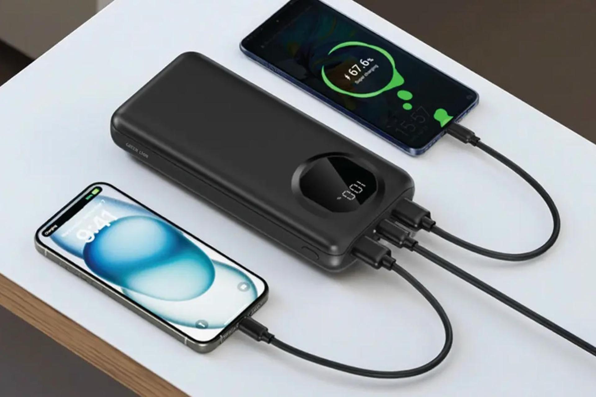 پاور بانک گرین لاین Green Lion Nairo 10000mAh در حال شارژ