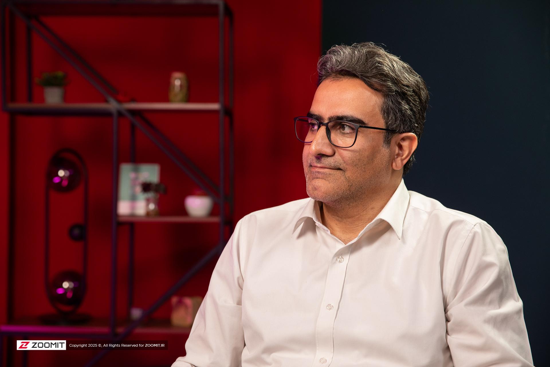 محمد احمدی،‌ مدیرعامل شرکت ملی پست در مصاحبه با مسعود یوسف‌نژاد در زومیت