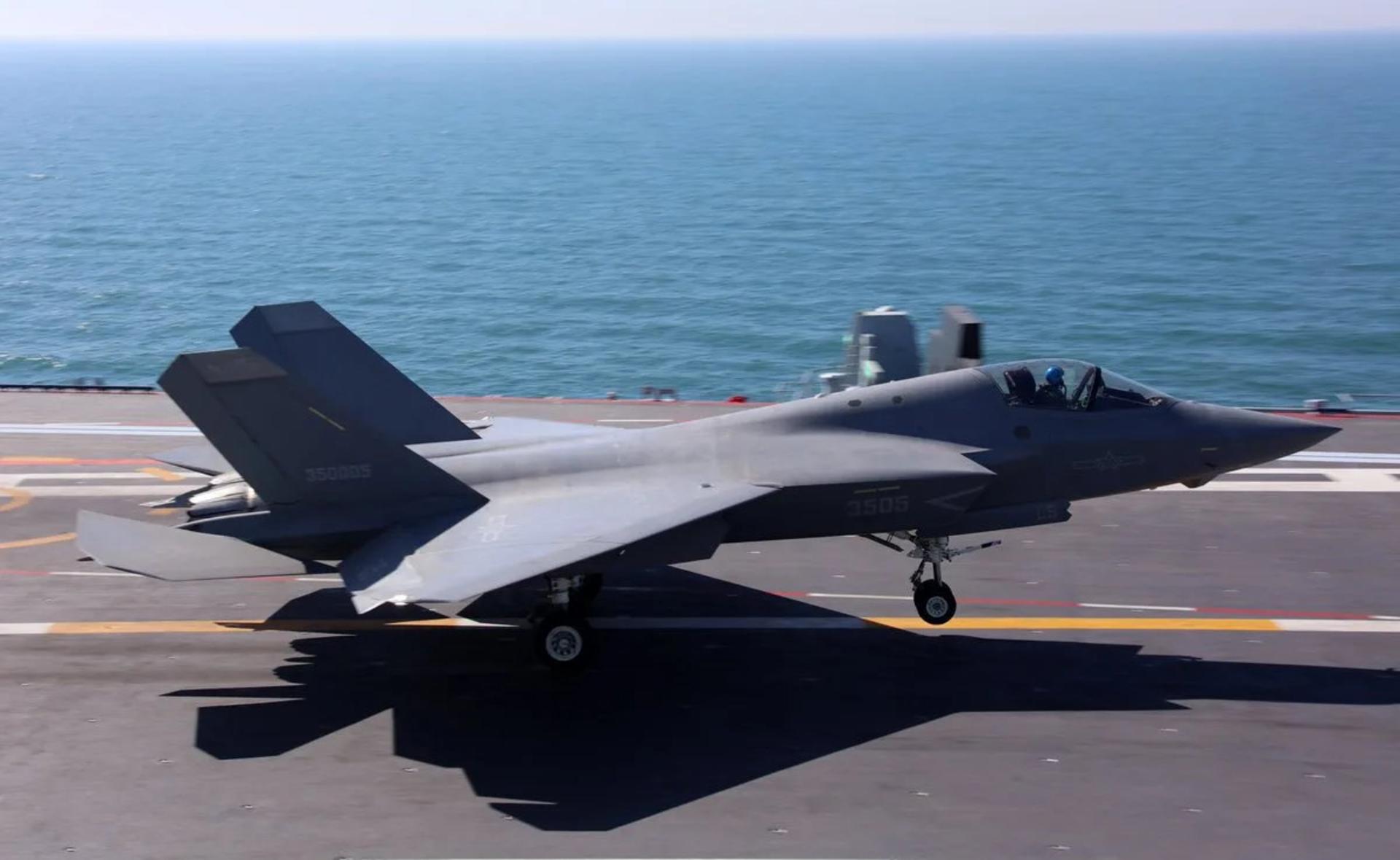 جنگنده چینی J-35 روی ناو فوجیان