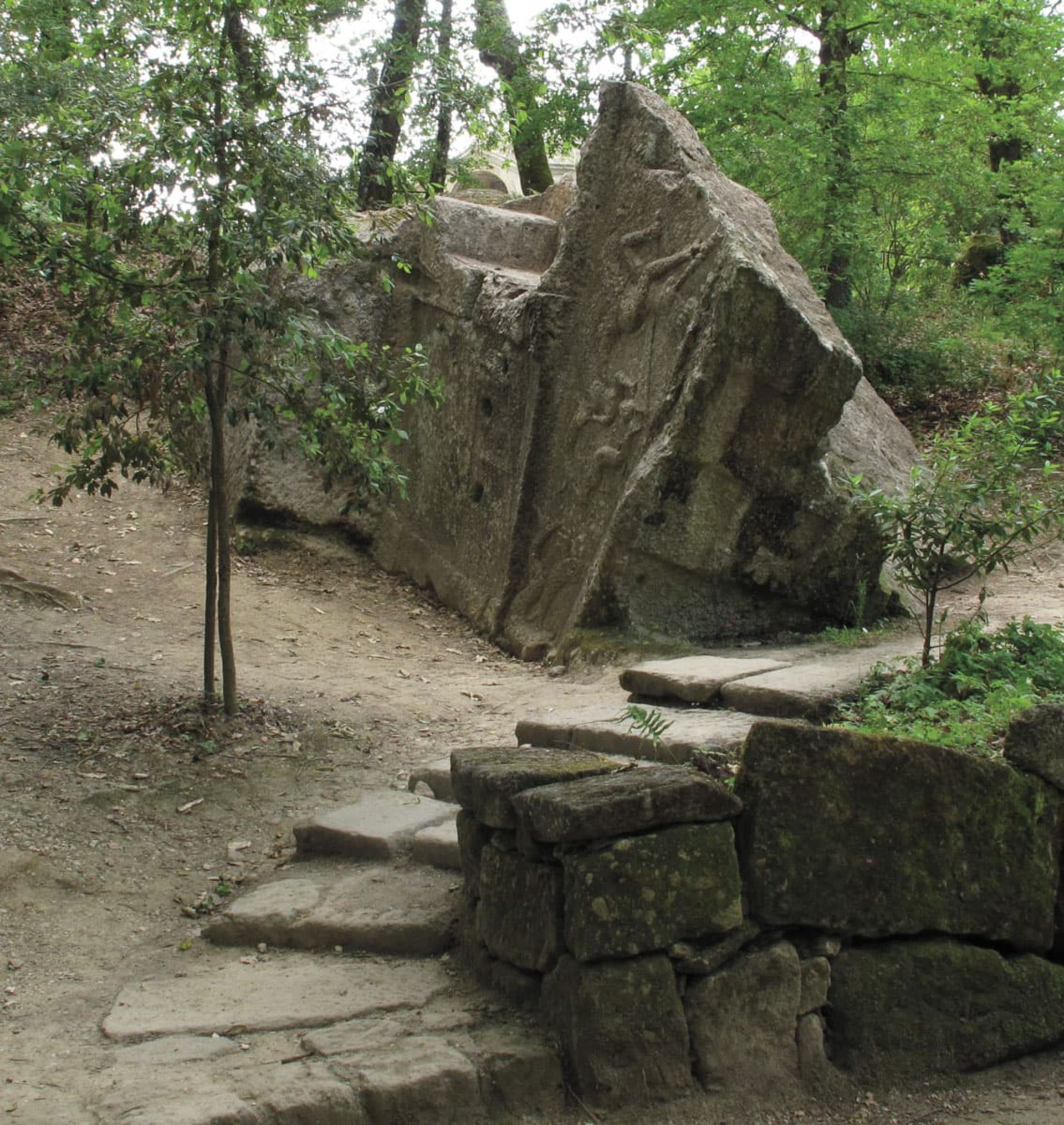 نمای مقبره اتروسک مصنوعی
