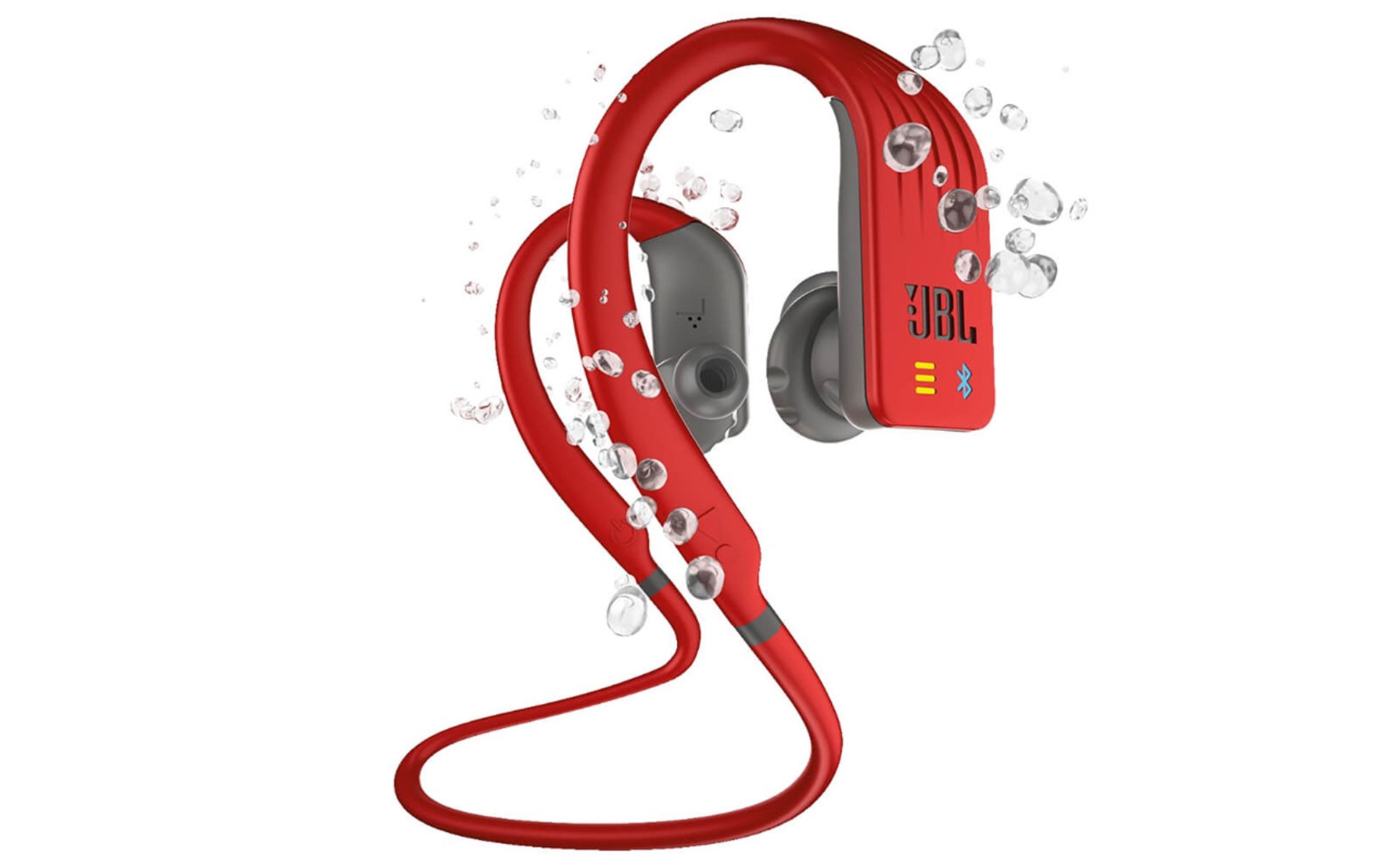 هدفون JBL Endurance DIVE به رنگ قرمز درحالی که آب به آن پاشیده است