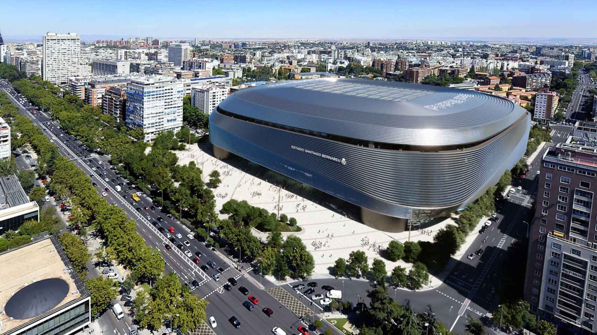 ورزشگاه سانتیاگو برنابئو با سقف‌های جمع شونده در شمال شهر مادرید