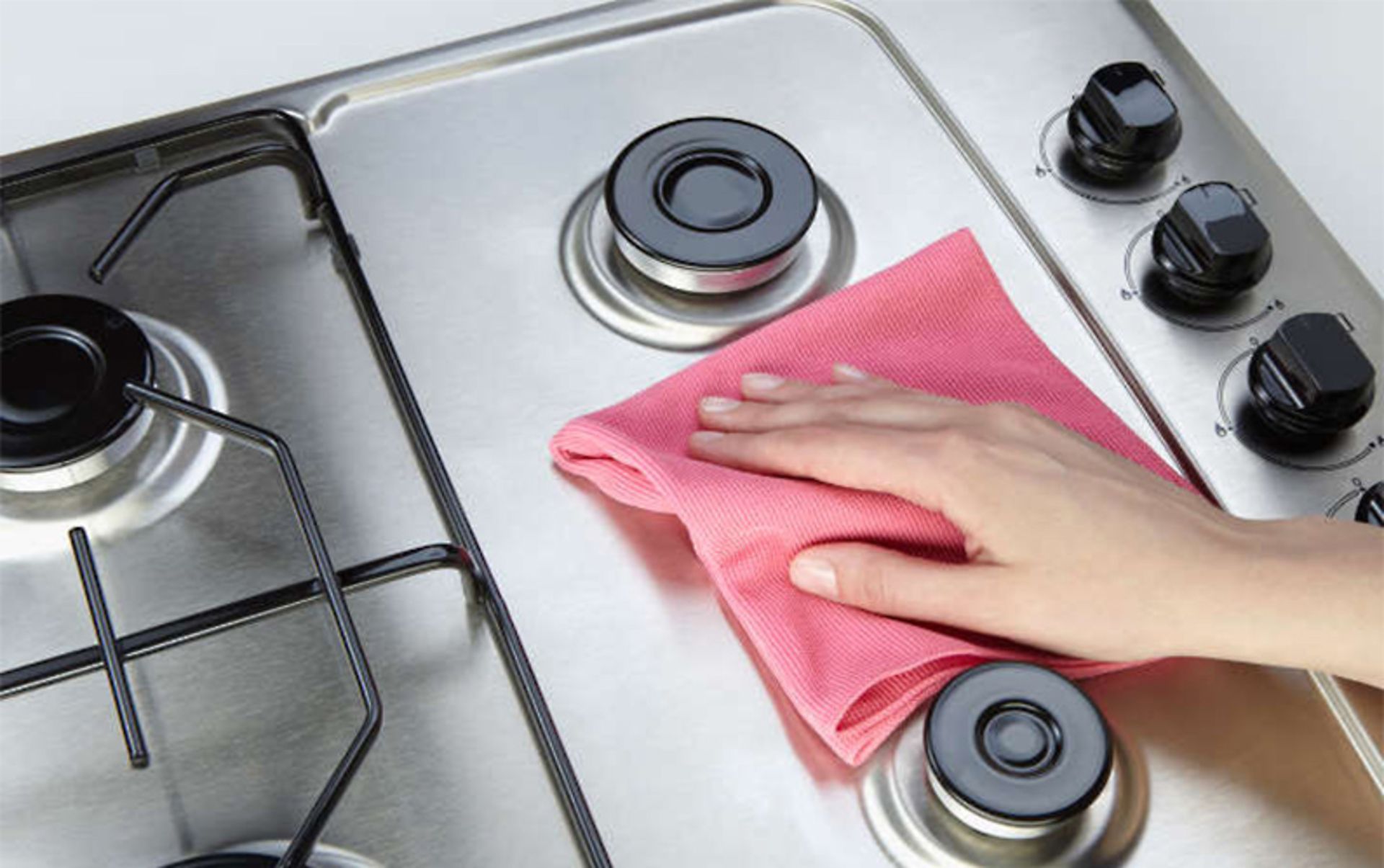 پاک کردن اجاق گاز با دستمال ضد خش