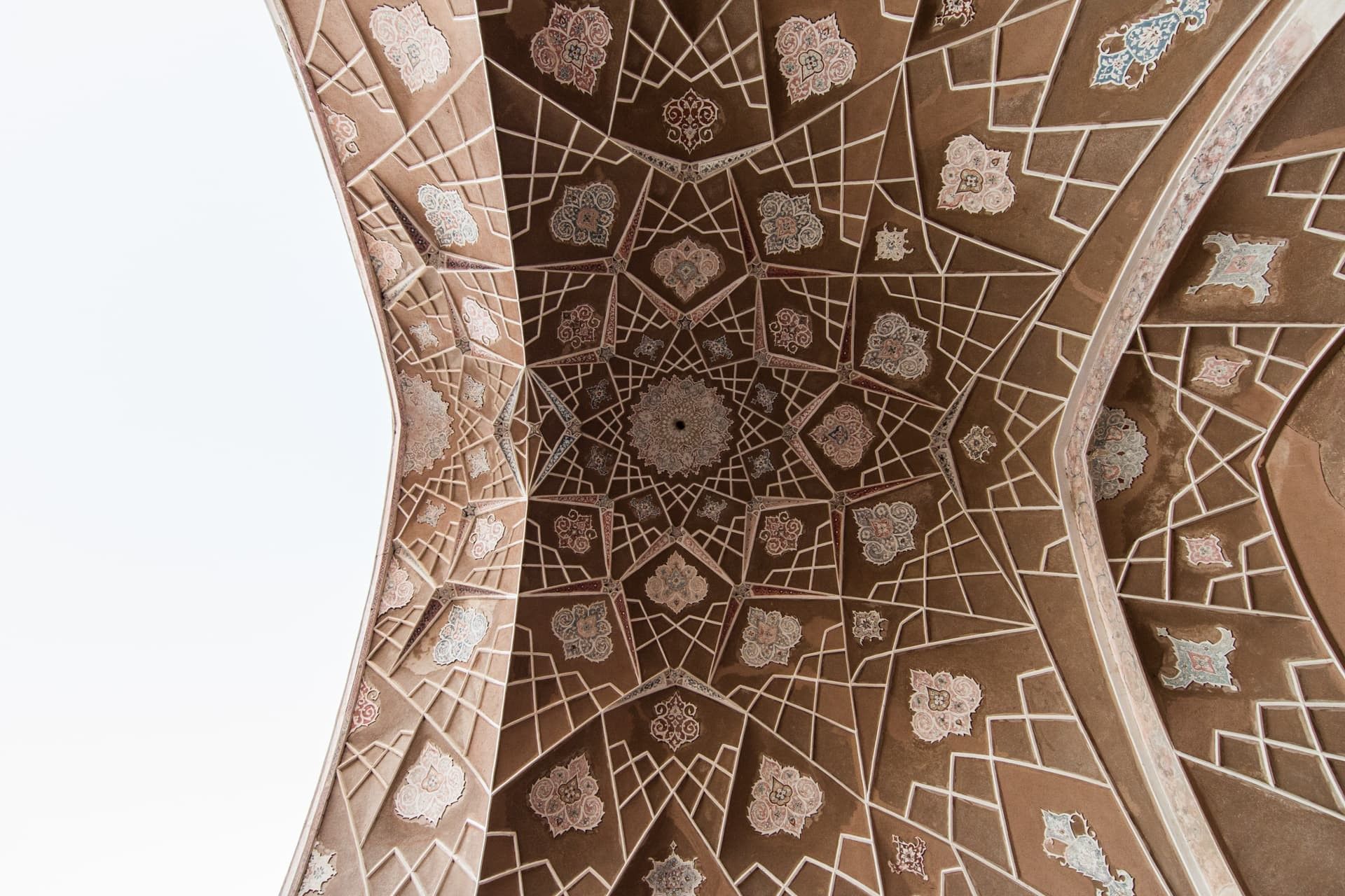 معماری فراکتال در سقف خانه عباسیان در کاشان