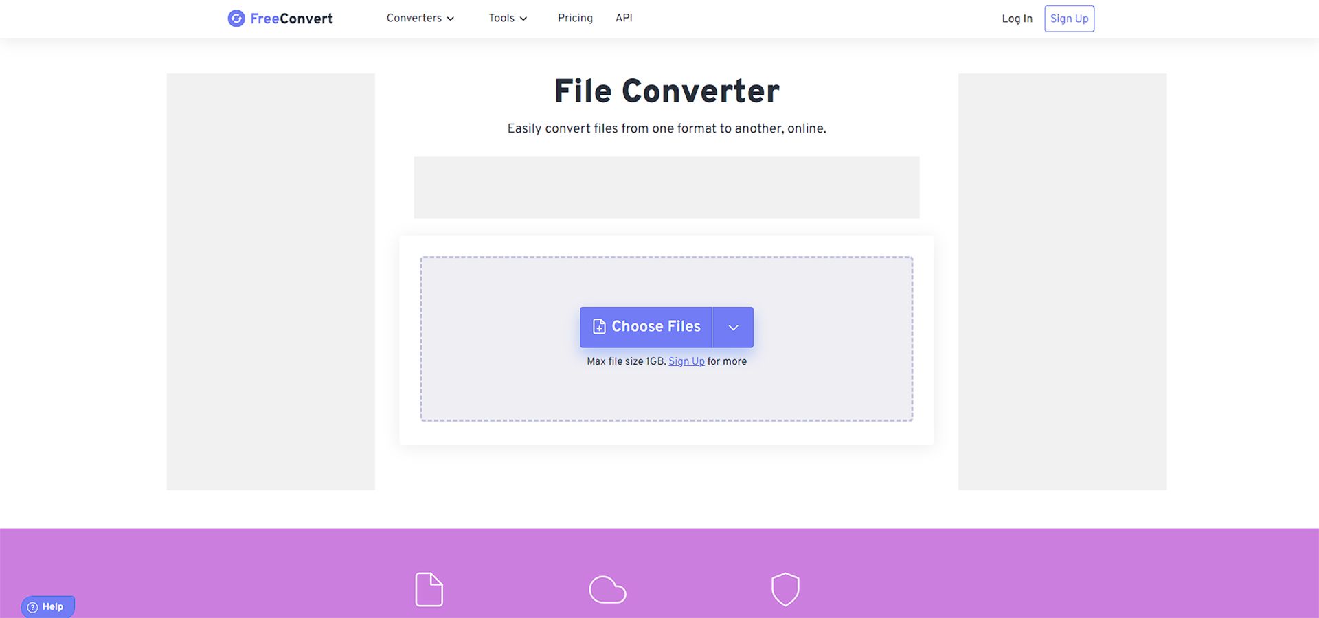 اسکرین شات صفحه اصلی سایت Freeconvert و باکس آپلود فایل در مرکز و نوار بنفش رنگ در پایین صفحه