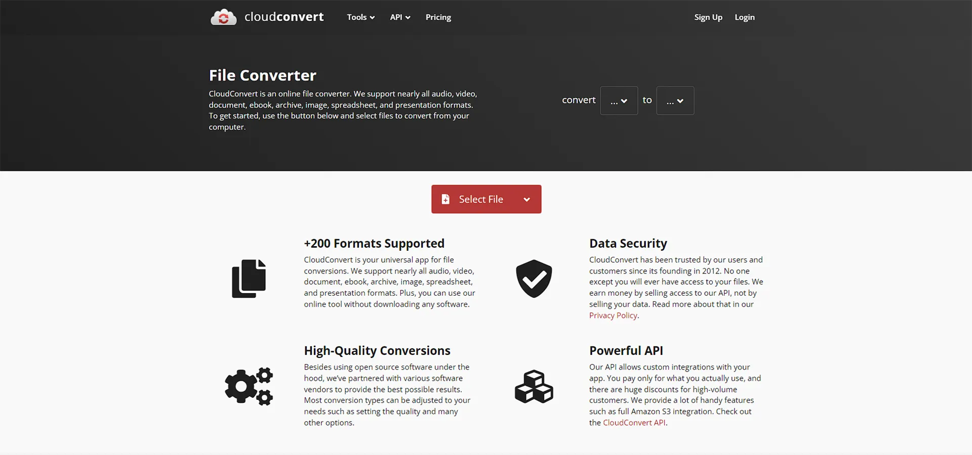 اسکرین شات صفحه اول سایت Cloudconvert که قابلیت‌های مختلف آن در پایین صفحه و باکس آپلود فایل در بالای آن وجود دارد