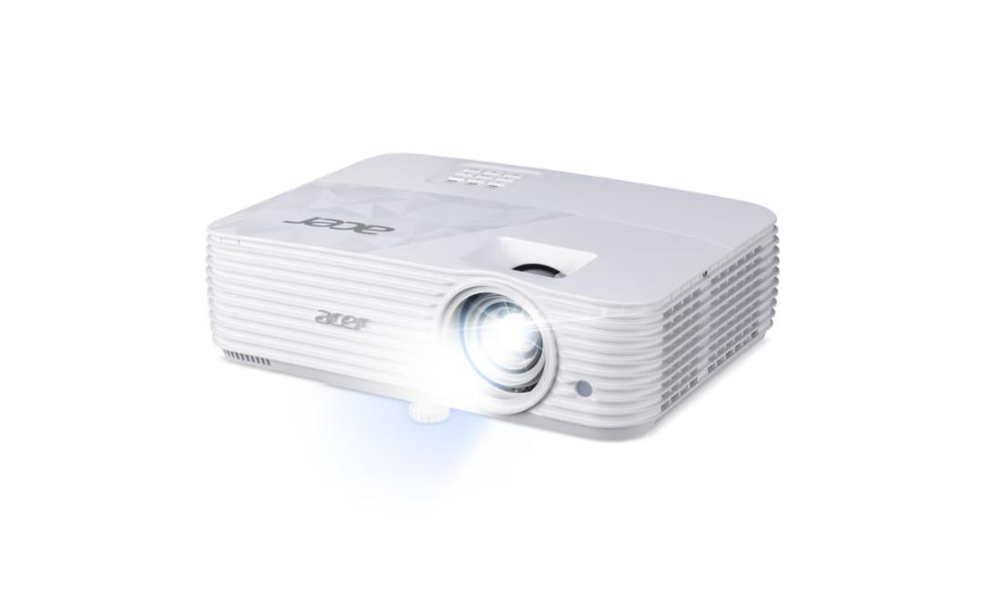 نمای جلو و جانبی پروژکتور ایسر HL6820GTV
