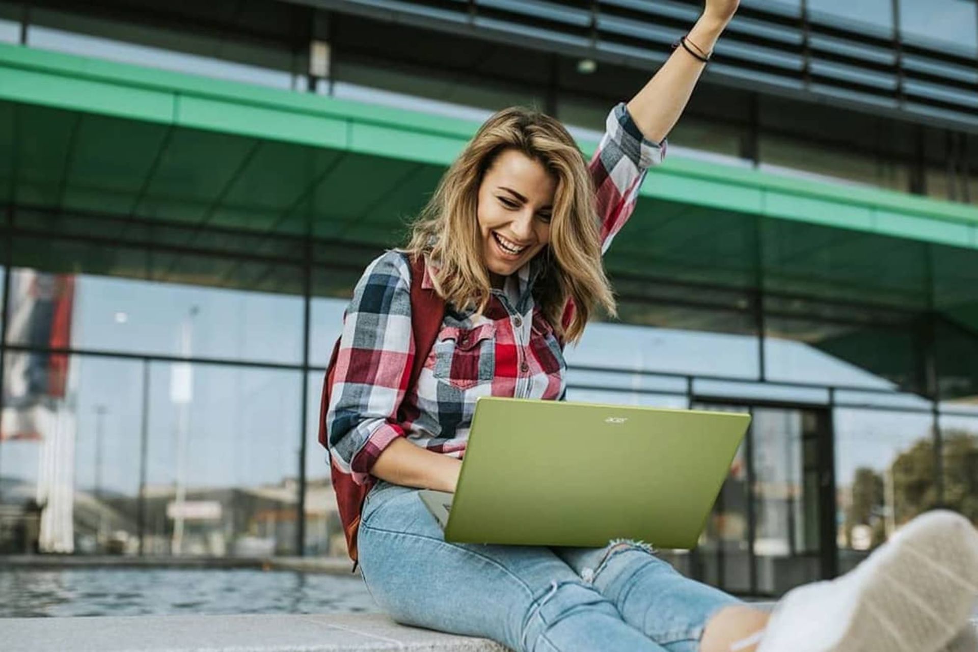 لپ تاپ ایسر سویفت گو با رایزن ۷۰۰۰ نمایشگر OLED