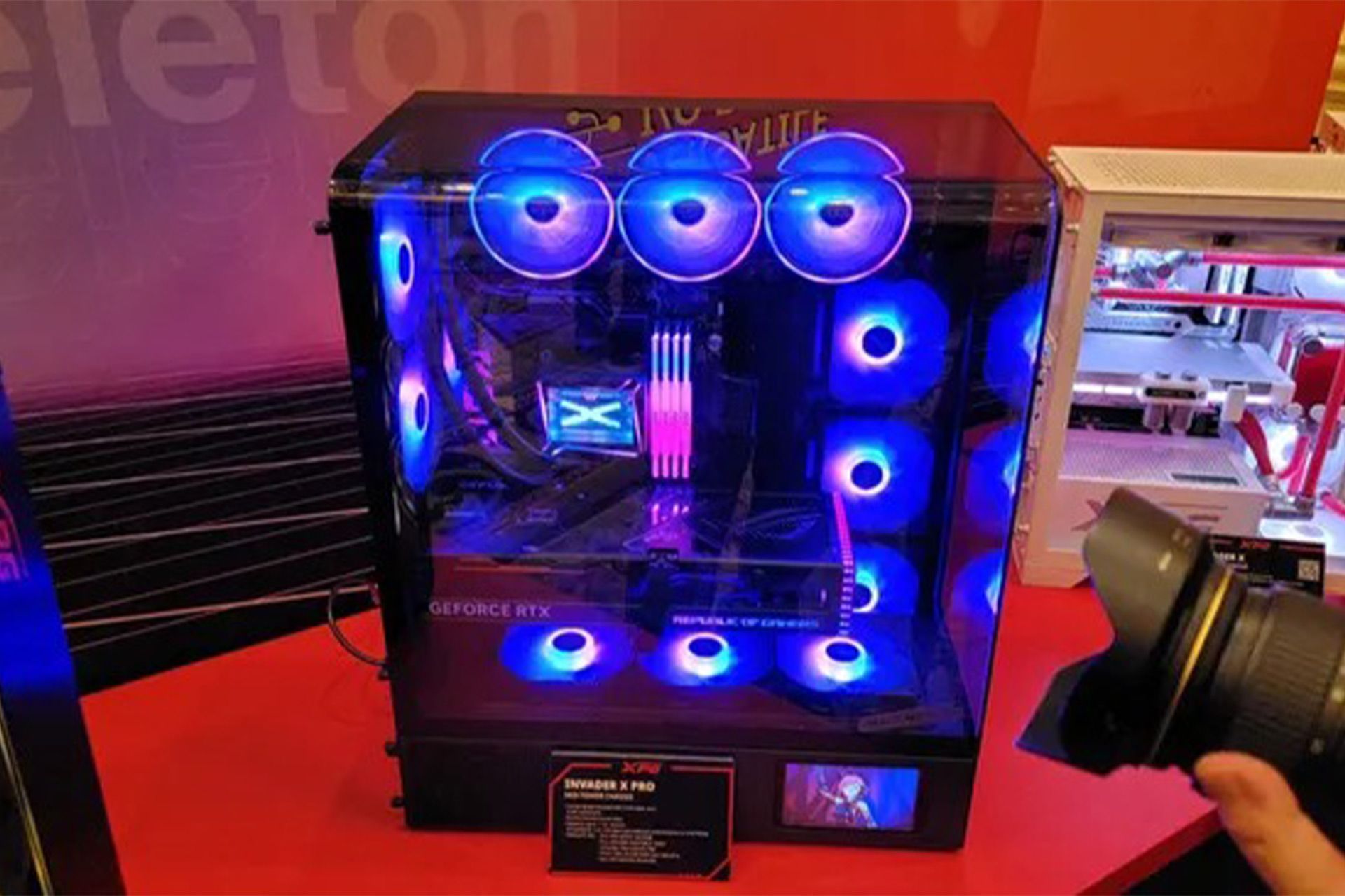 کیس گیمینگ ای‌دیتا مدل XPG Invader X Pro از نمای جانبی