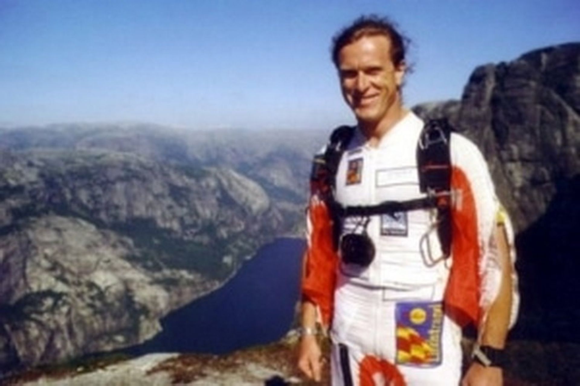 آدریان نیکولاس چترباز بریتانیایی