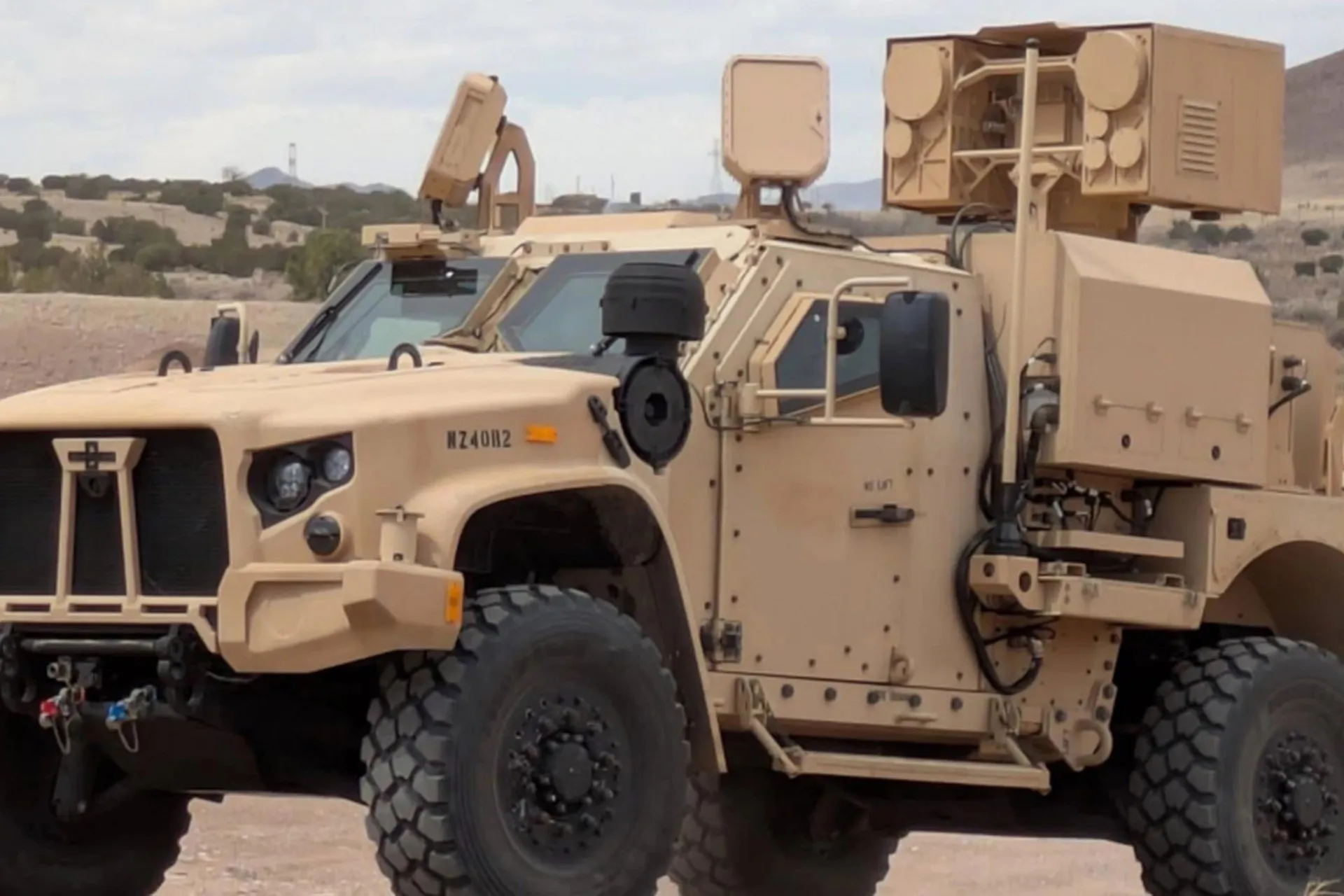 سلاح لیزری پیشرفته‌ی پنتاگون روی یک خودرو نظامی