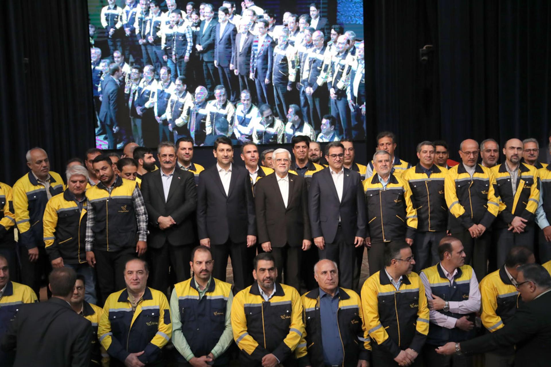 مراسم روز جهانی پست در وزارت ارتباطات با حضور محمد احمدی، محمدرضا عارف، ستار هاشمی و پستچی‌ها