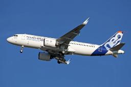 هواپیمای ایرباس A320 در آسمان