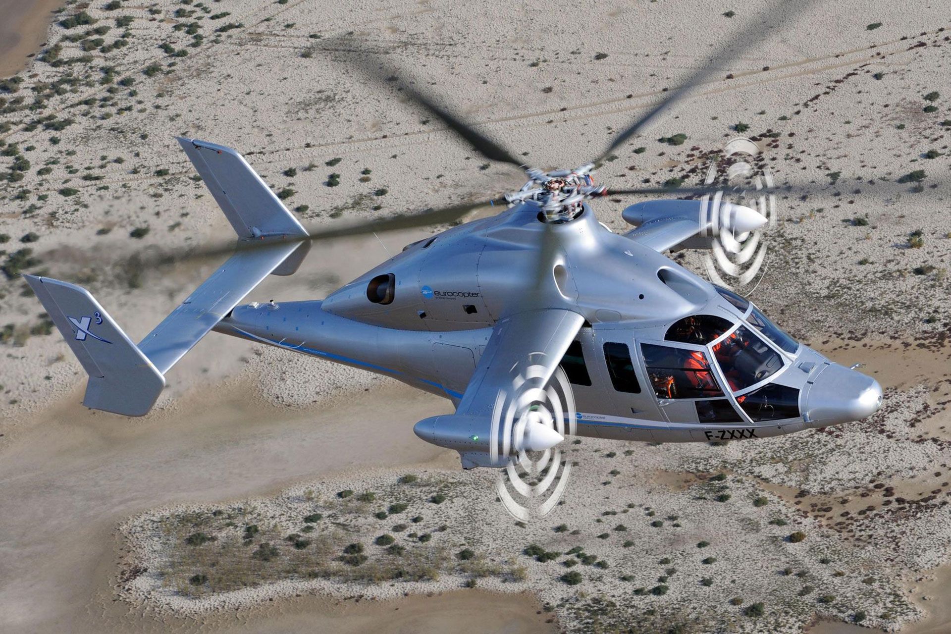 هلیکوپتر هیبریدی ایرباس X3 در حال پرواز 