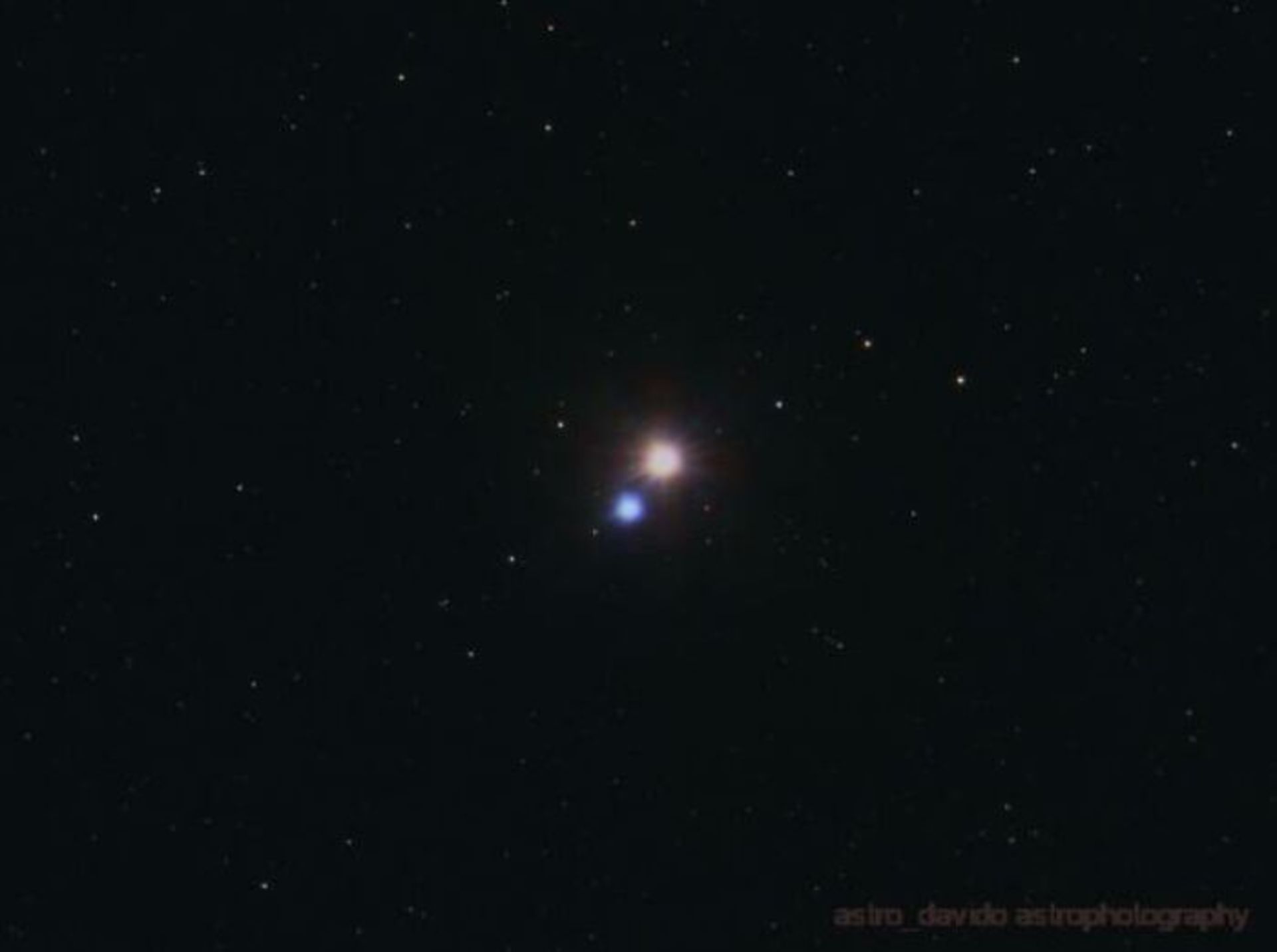 منقار ماکیان - ستاره دوگان
