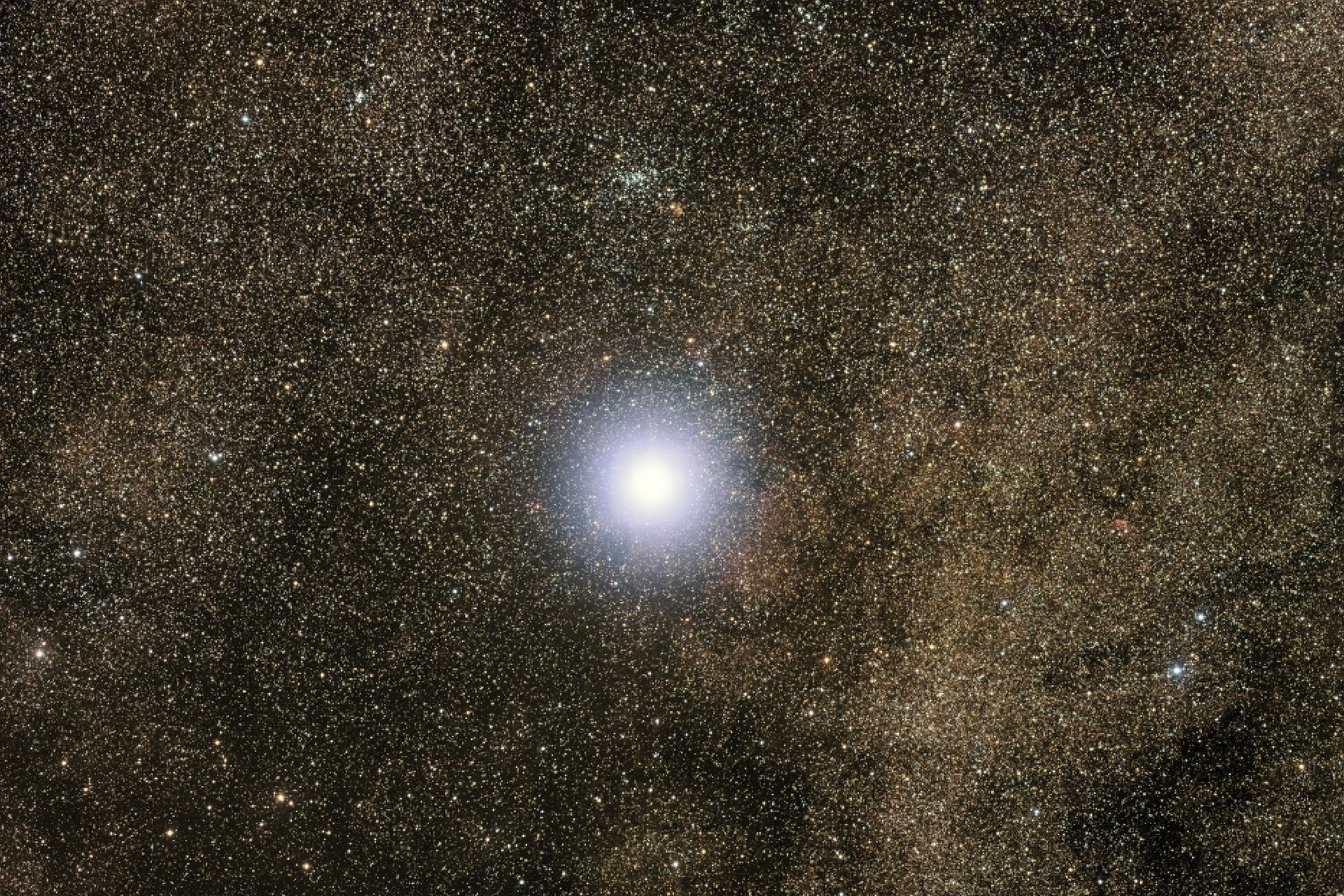 پروکسیما قنطورس نزدیکترین ستاره به زمین و بخشی از منظومه سه گانه ستاره‌ای آلفا قنطورس است که از آلفا قنطورس A، آلفا قنطورس B و آلفا قنطورس C (پروکسیما) تشکیل شده‌است.