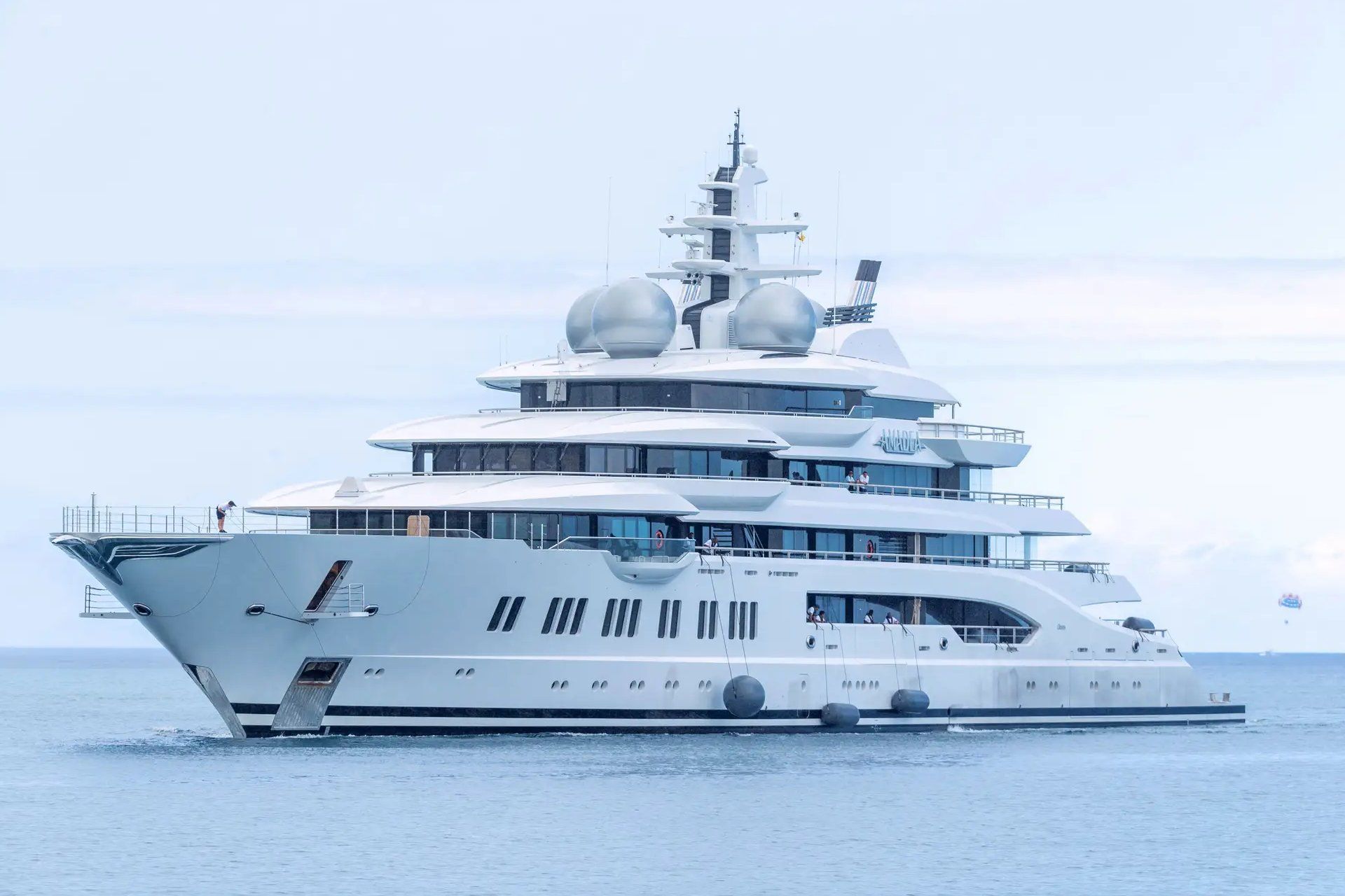 قایق غول پیکر آمادیا