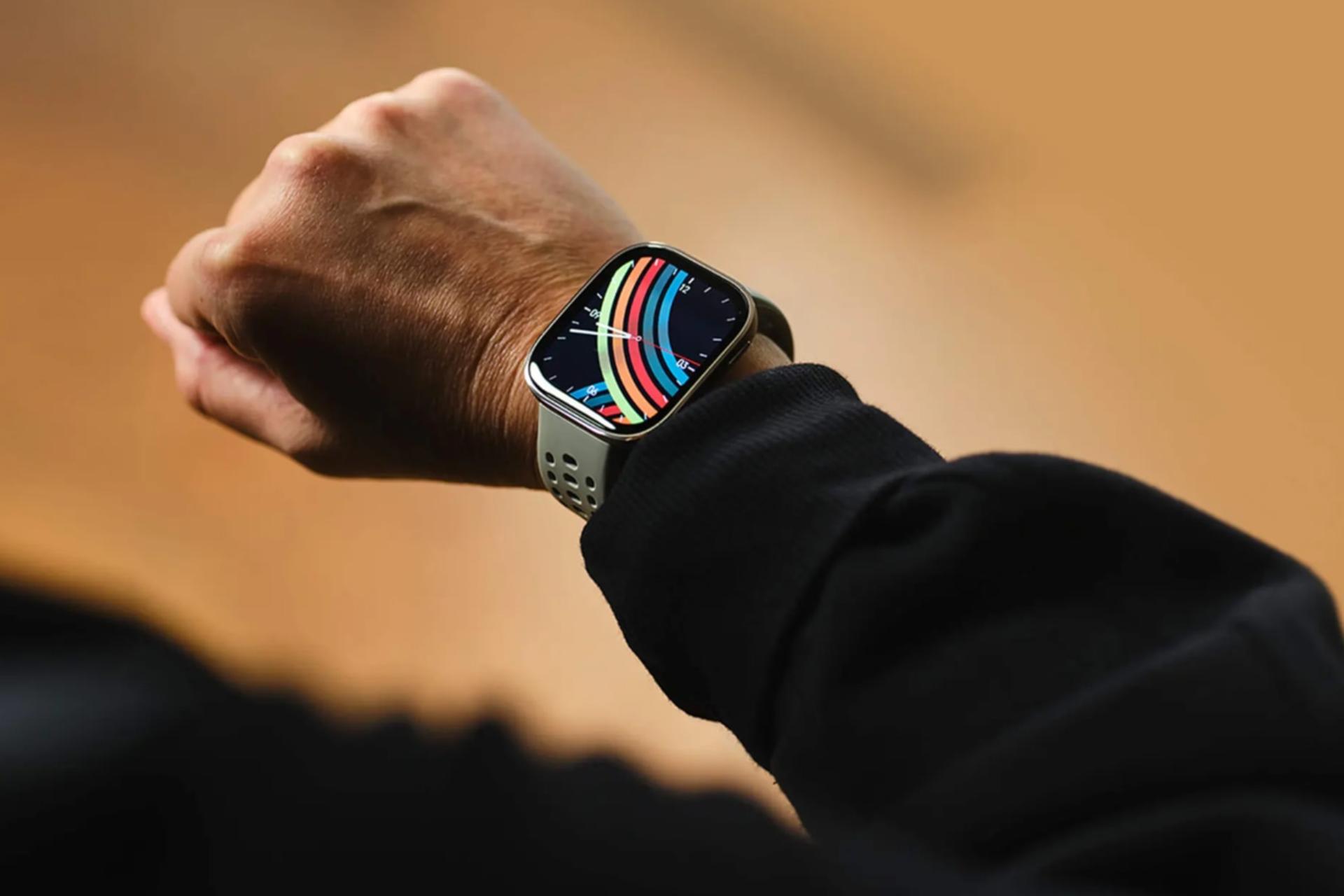 ساعت هوشمند امیزفیت Amazfit Bip 6 طلایی روی مچ