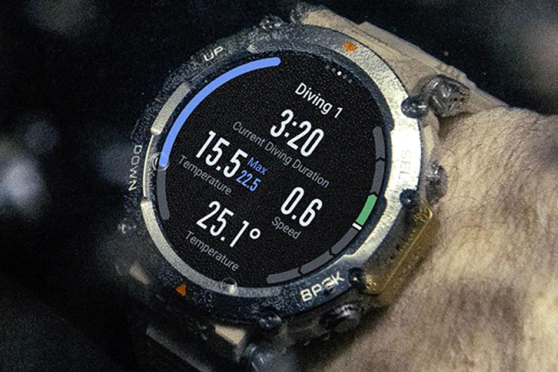 ساعت امیزفیت Amazfit T-Rex Ultra از نمای نزدیک