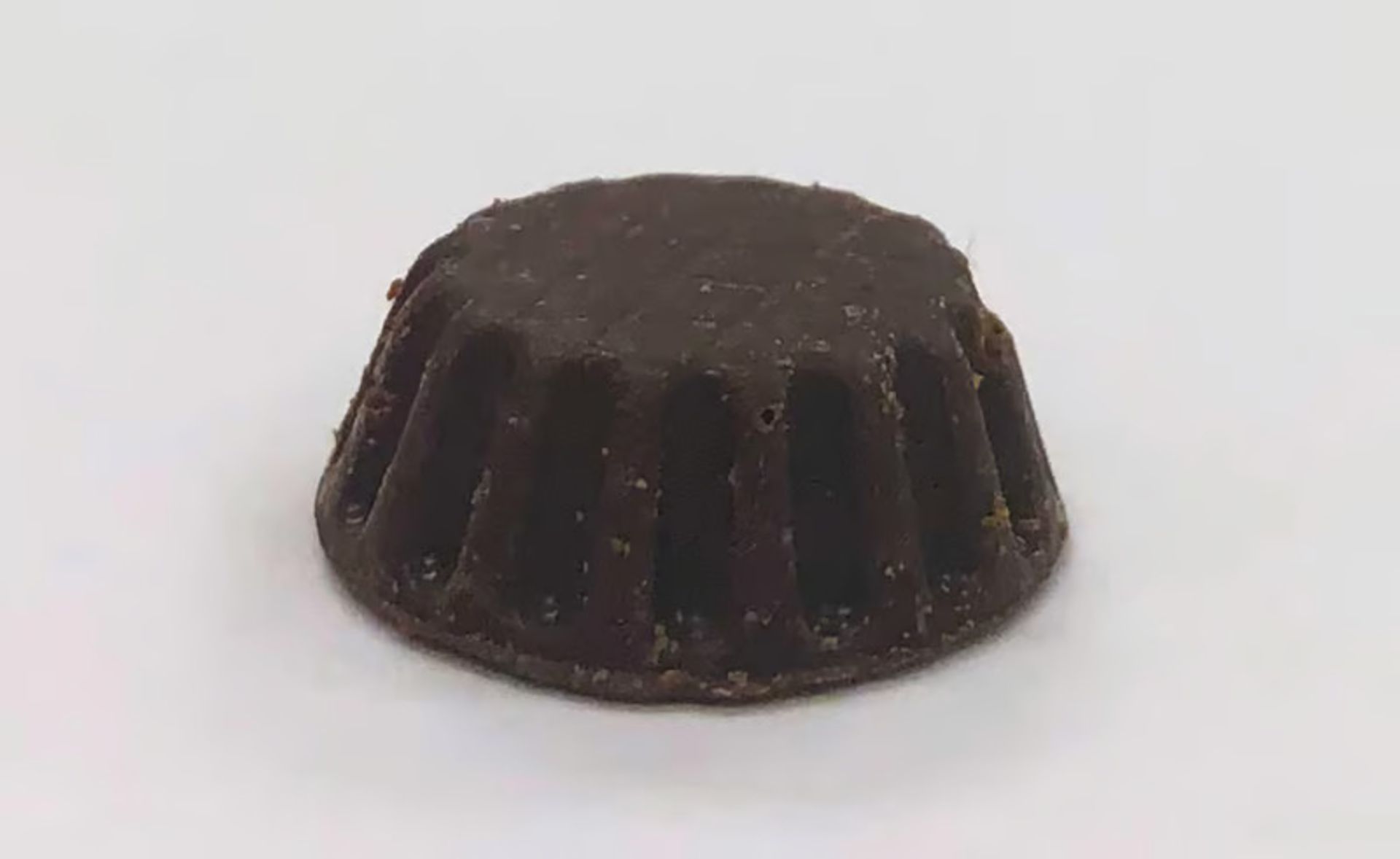 تکه‌ای از شکلات کم‌قند با آرد جوی دوسر