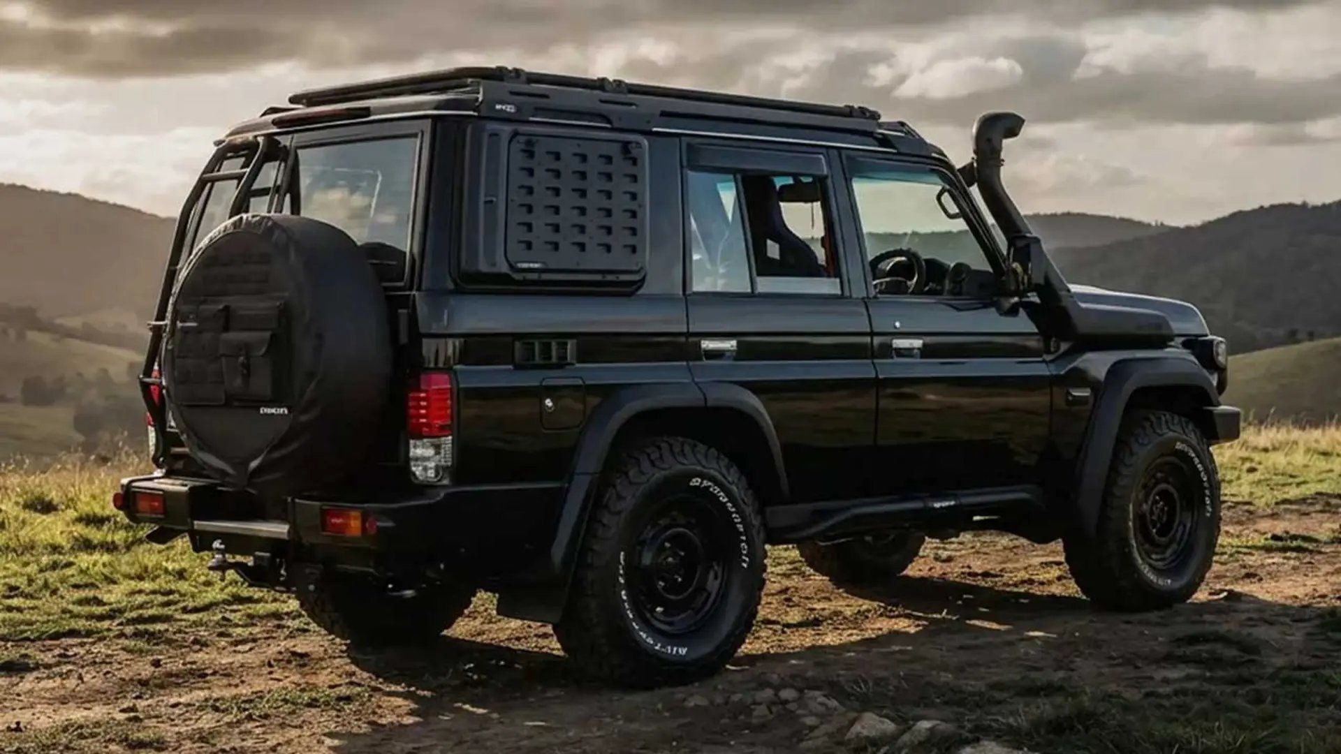 لندکروزر سری ۷۰ واگن GXL