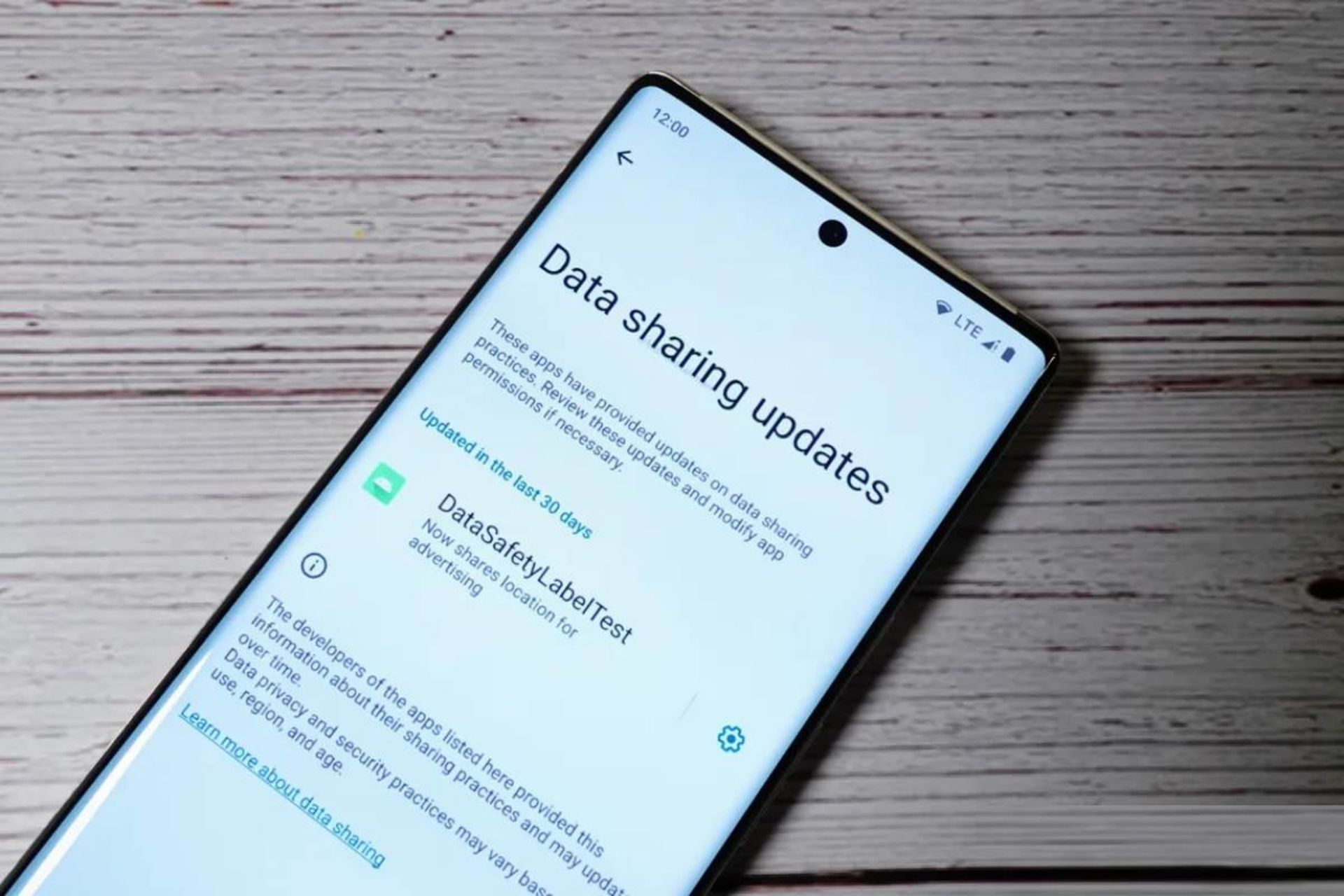 ادغام بخش امنیت داده گوگل پلی با اندروید ۱۴