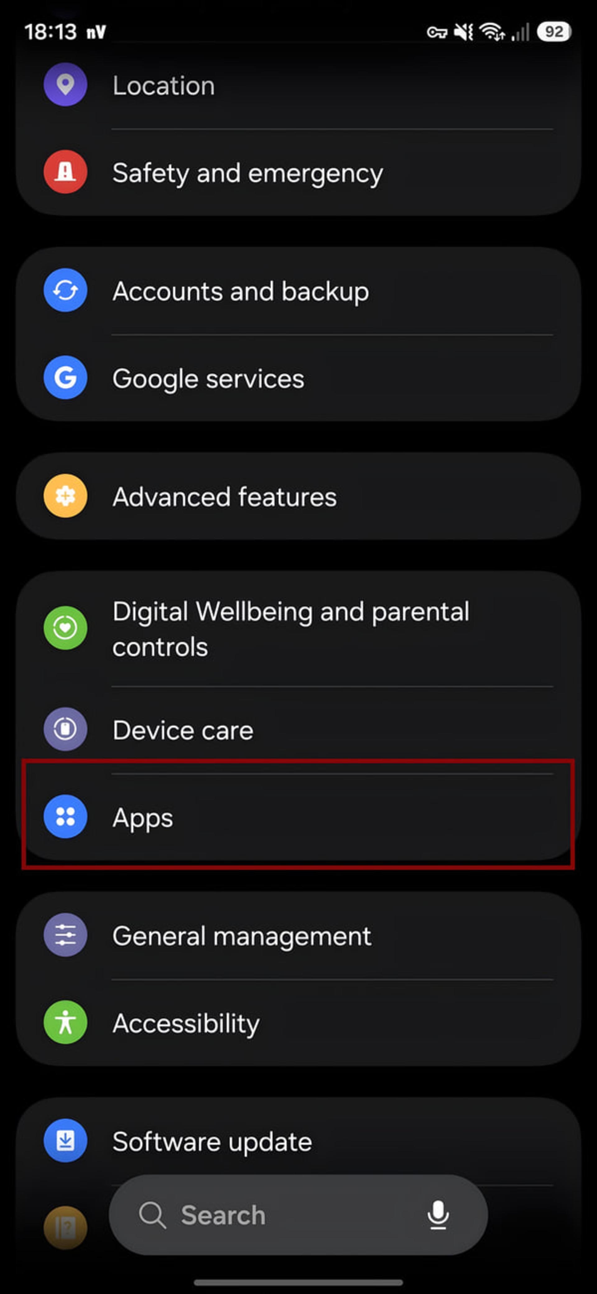 منوی تنظیمات اندروید با انتخاب گزینه اپلیکیشن‌ها (Apps) در کادر قرمز