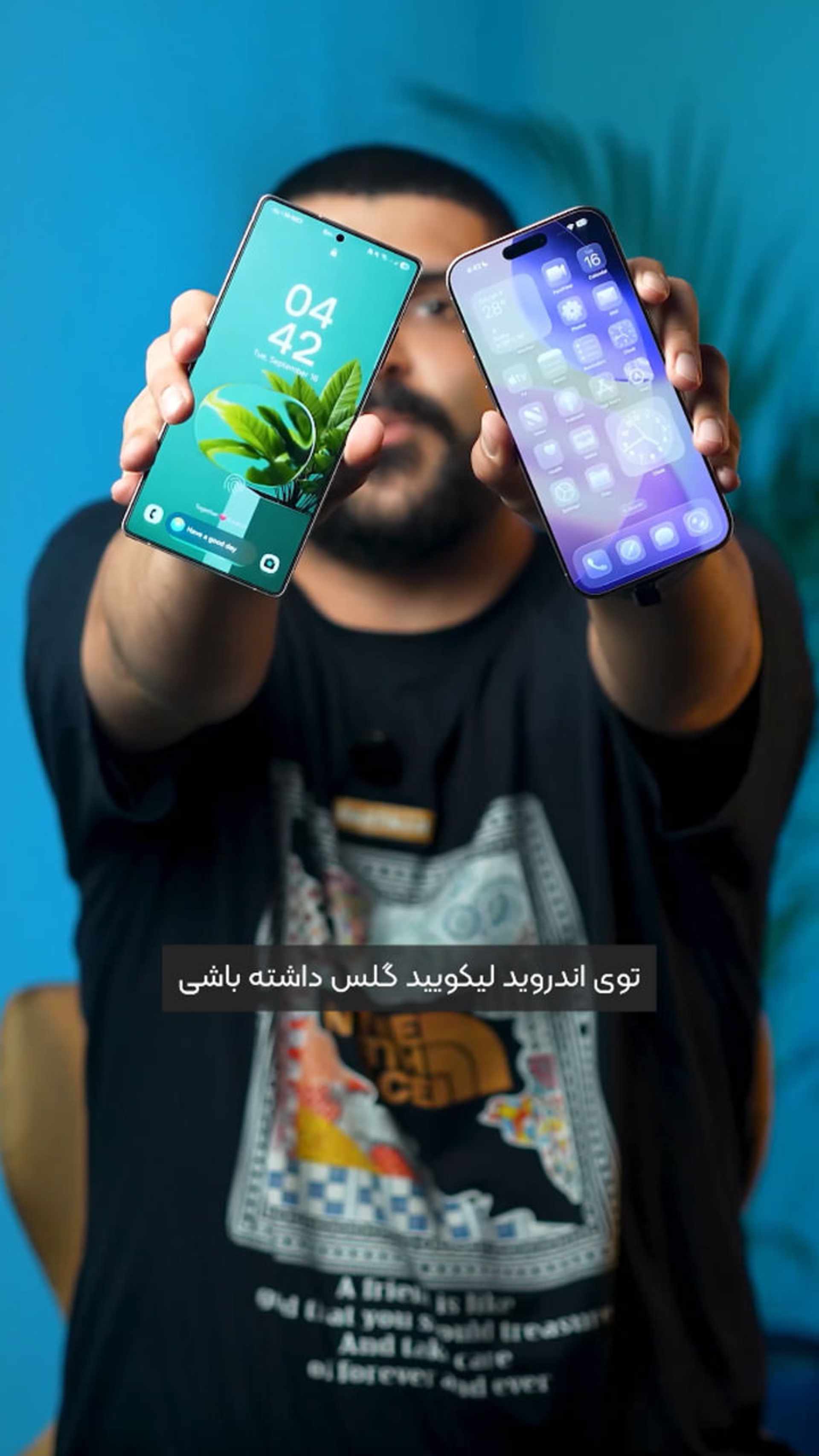 نمایش دو گوشی آیفون و اندروید رو به دوربین