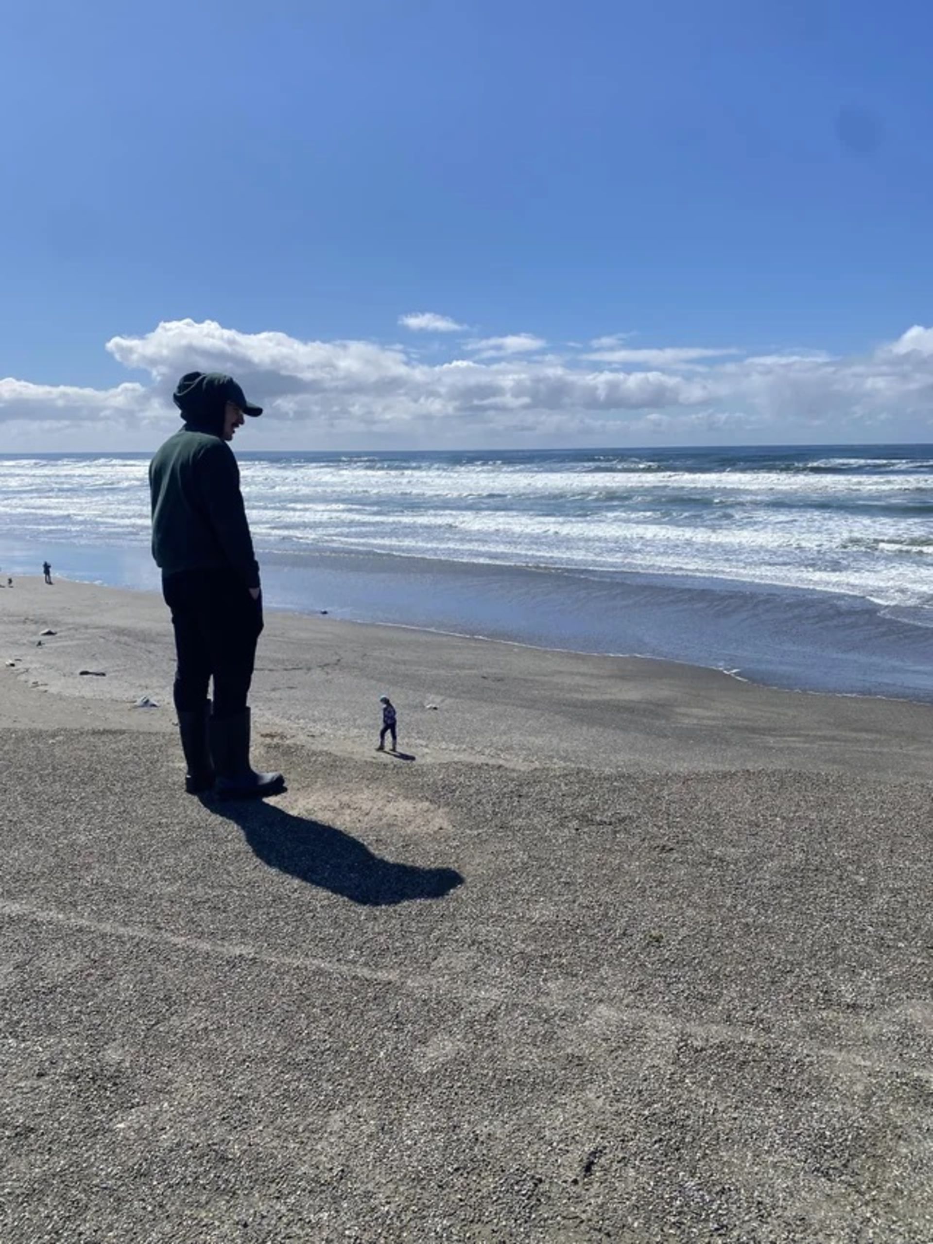 مرد در ساحل