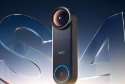 آیفون تصویری انکر (Anker Eufy S4 VR) با لنز دوربین بزرگ و دکمه زنگ آبی‌رنگ