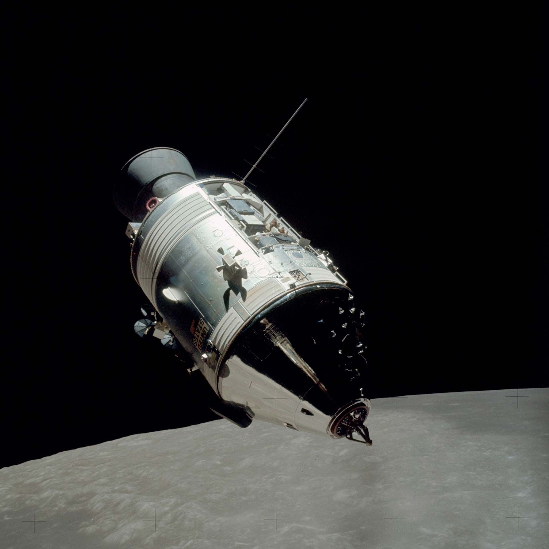 ماژول فرماندهی آپولو ۱۷ برفراز ماه