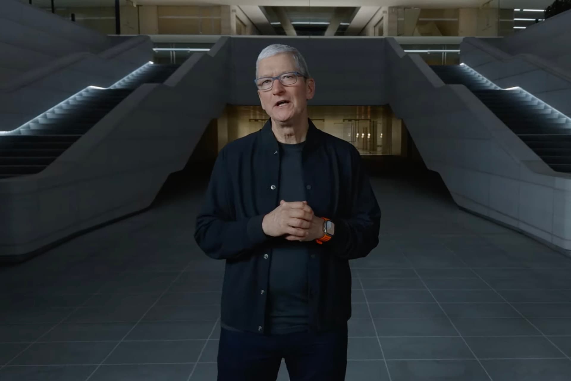 تیم کوک / Tim Cook مدیرعامل اپل در مراسم Scary Fast