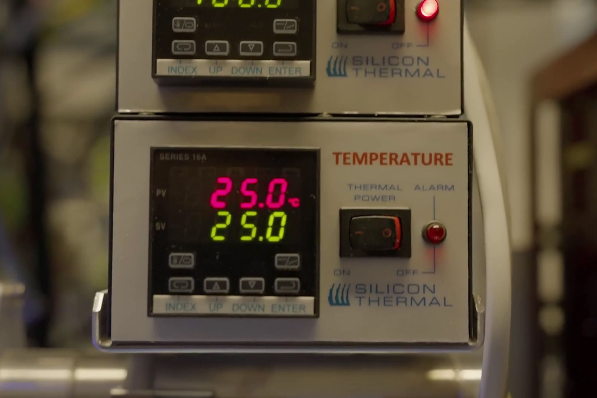 دستگاه تست دمای تراشه در آزمایشگاه اپل