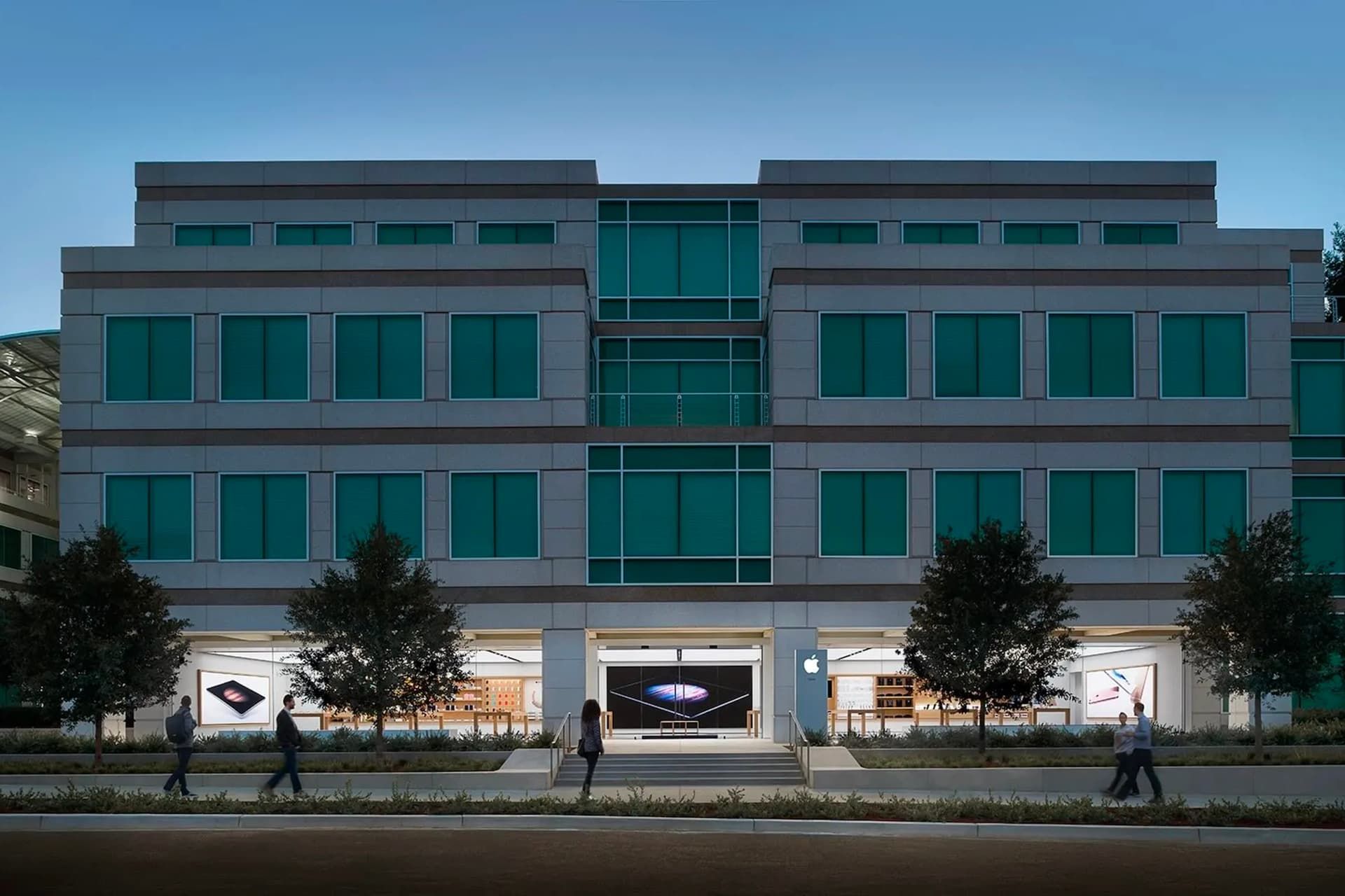 ساختمان فروشگاه مرکزی اپل در اینفینیت لوپ عصر آسمان آبی