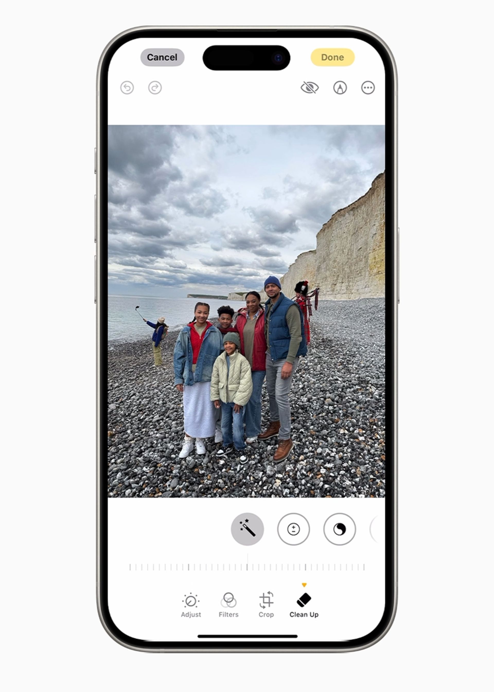 حذف اشیا از پس‌زمینه با Image Playground