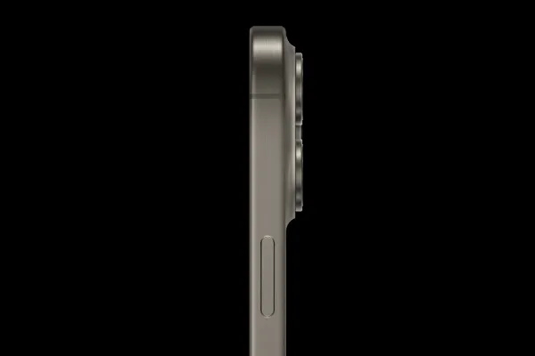 نیم رخ آیفون ۱۵ پرو مکس و iPhone 15 Pro اپل
