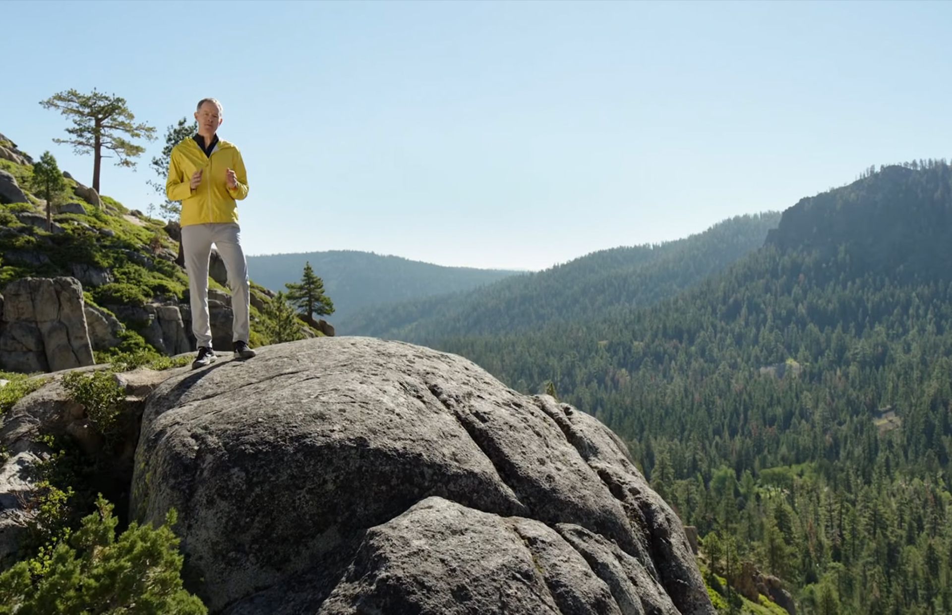 jeff williams روی کوه درحال معرفی اپل واچ اولترا