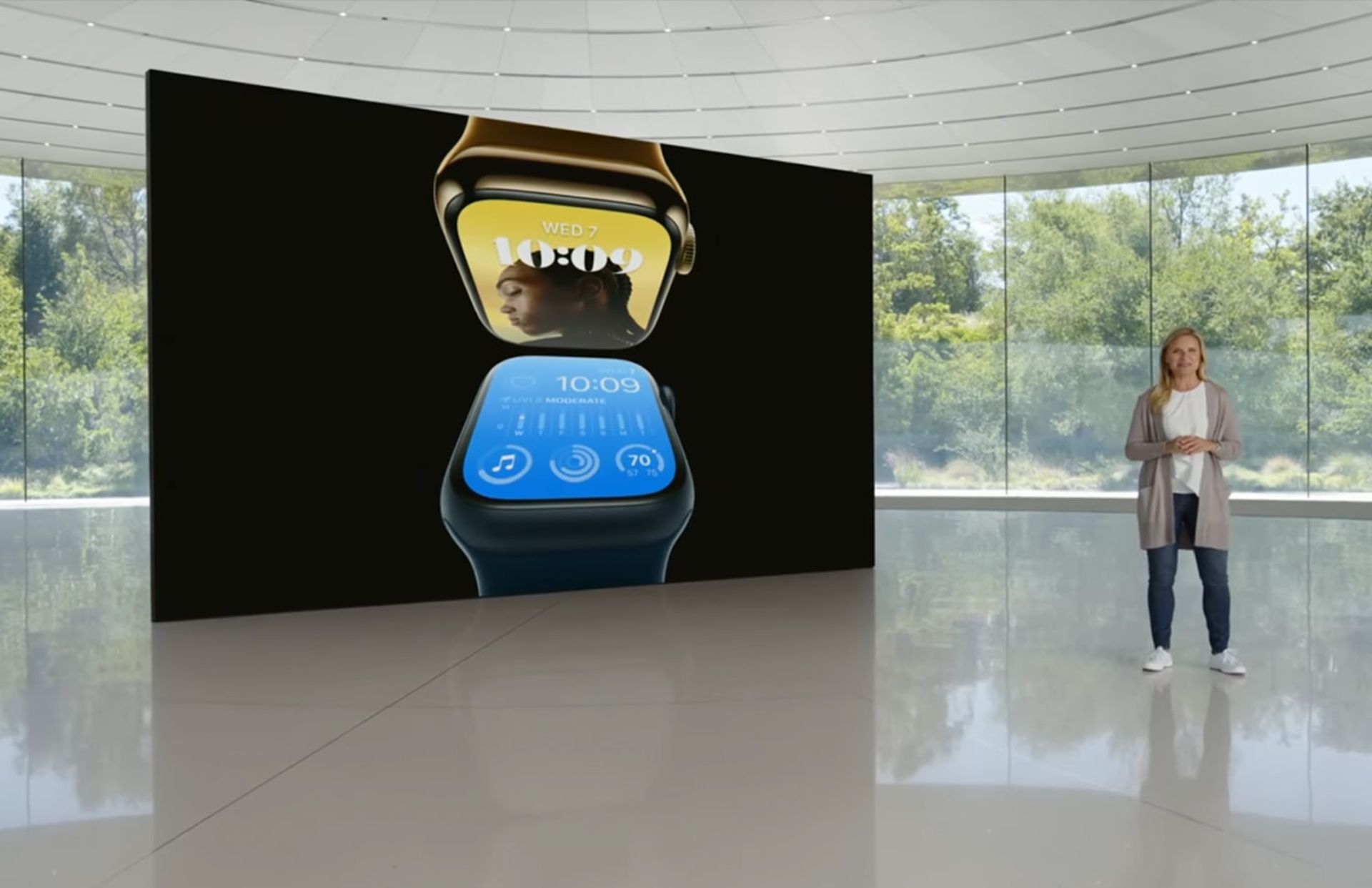 معرفی اپل واچ نسل ۸ در سالن استیو جایز