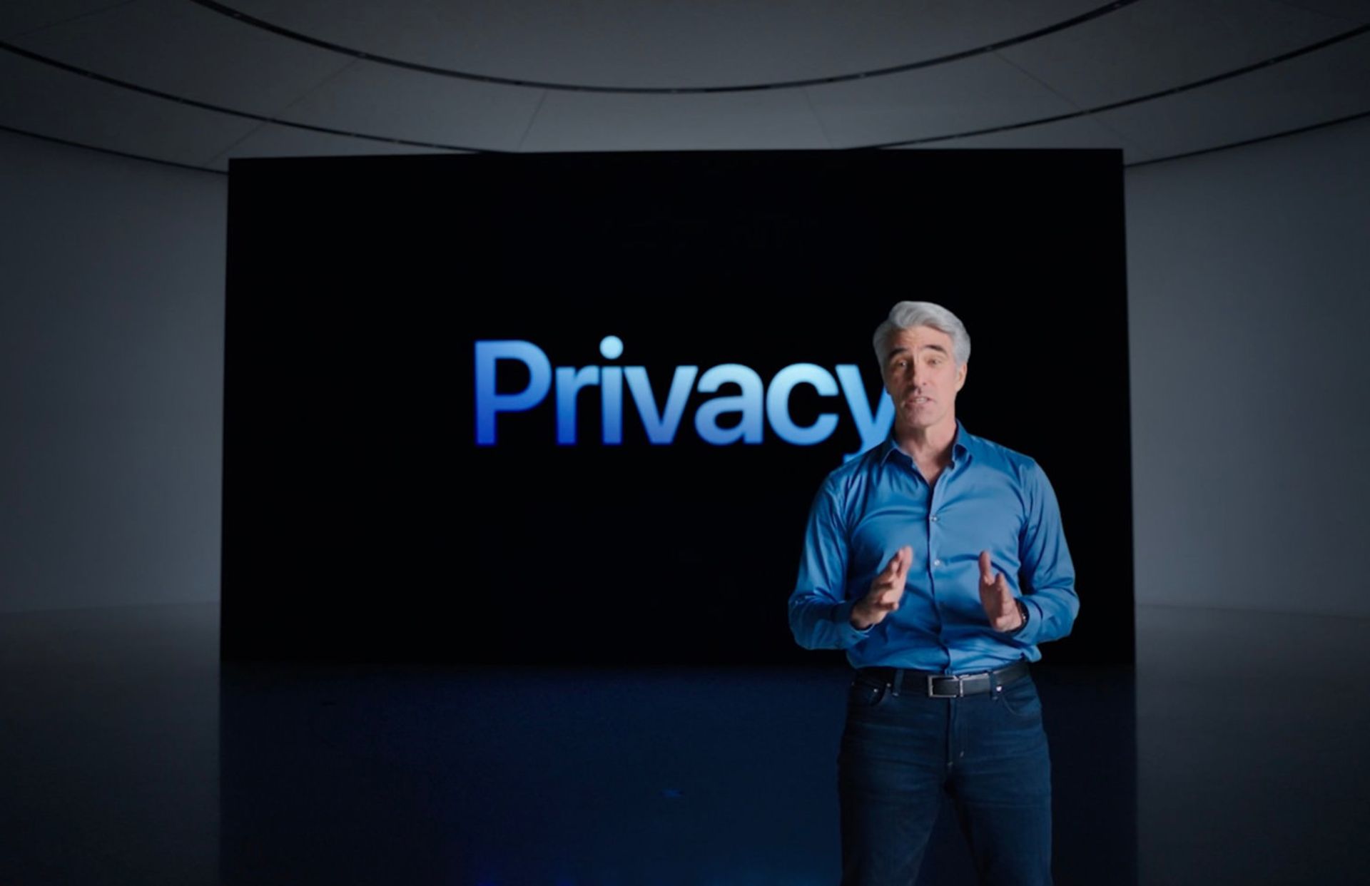 craige federigi در حال صحبت درمورد حریم خصوصی در رویداد اپل