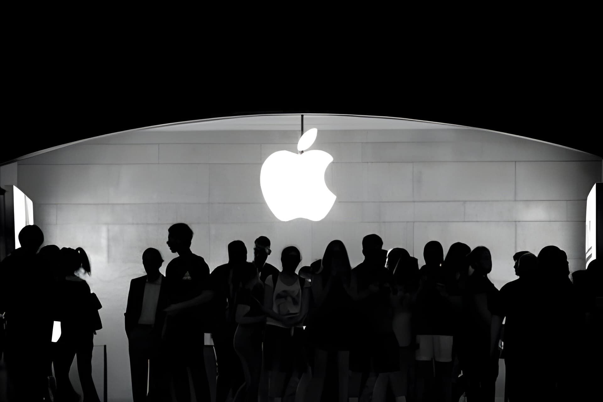 لوگو اپل / Apple در میان جمعیت مردم سایه