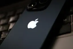 لوگو اپل / Apple روی گوشی آیفون پرو