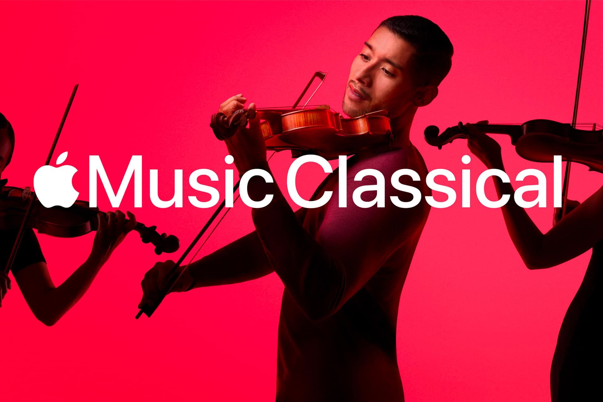 مرد جوان در حال ساز زدن اپل موزیک کلاسیکال / Apple Music Classical