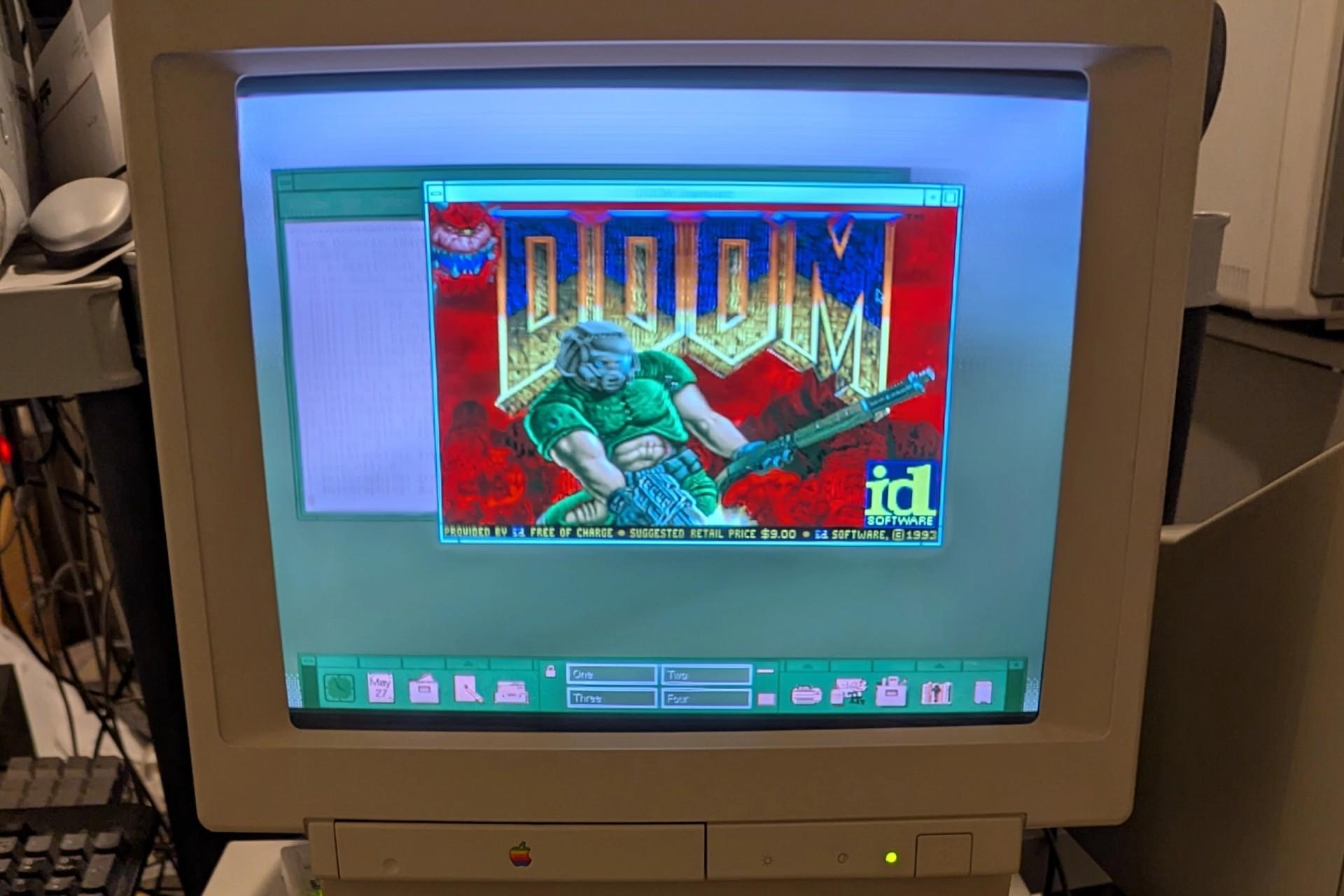 بازی Doom در کامپیوتر اپل نتورک سرور