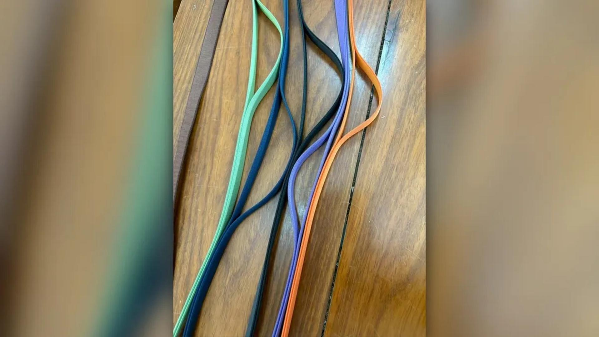 تصویر منتسب‌به بند Crossbody Strap آیفون ۱۷ در رنگ‌های مختلف